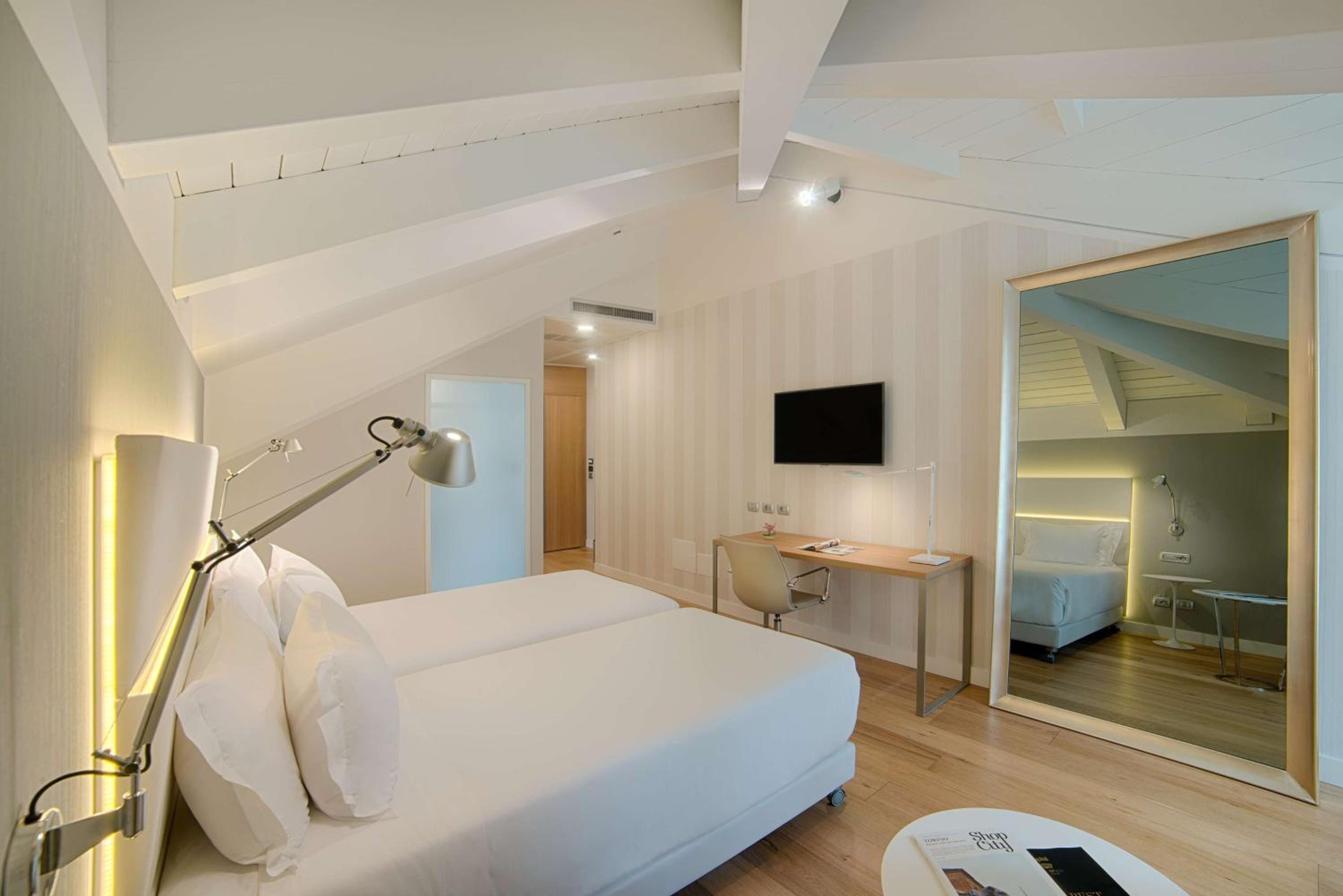 Premium Double or Twin Room with Terrace - Photo 6
