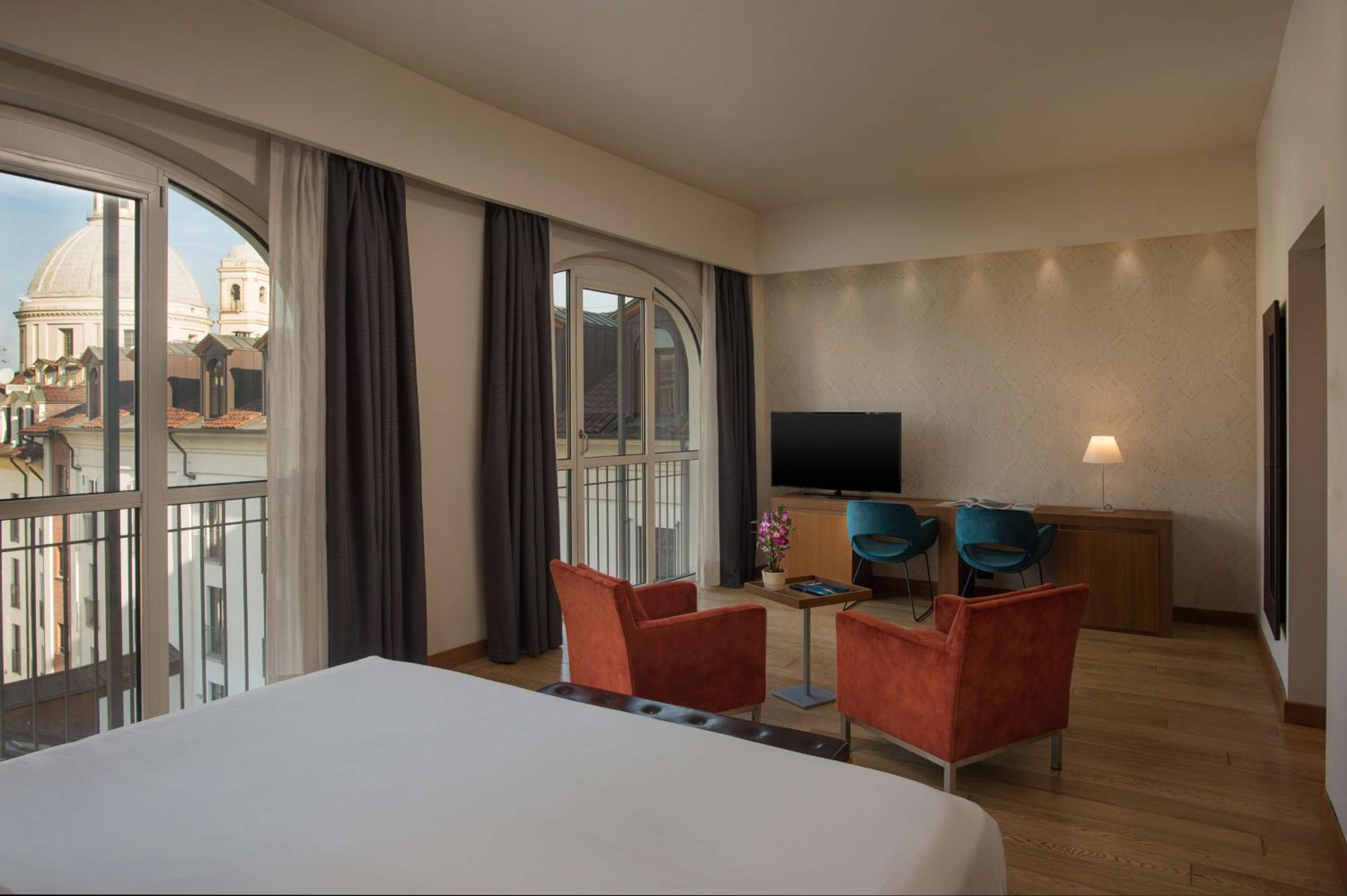Junior Suite with Extra Bed (2 Adults + 1 Child) - Photo 1