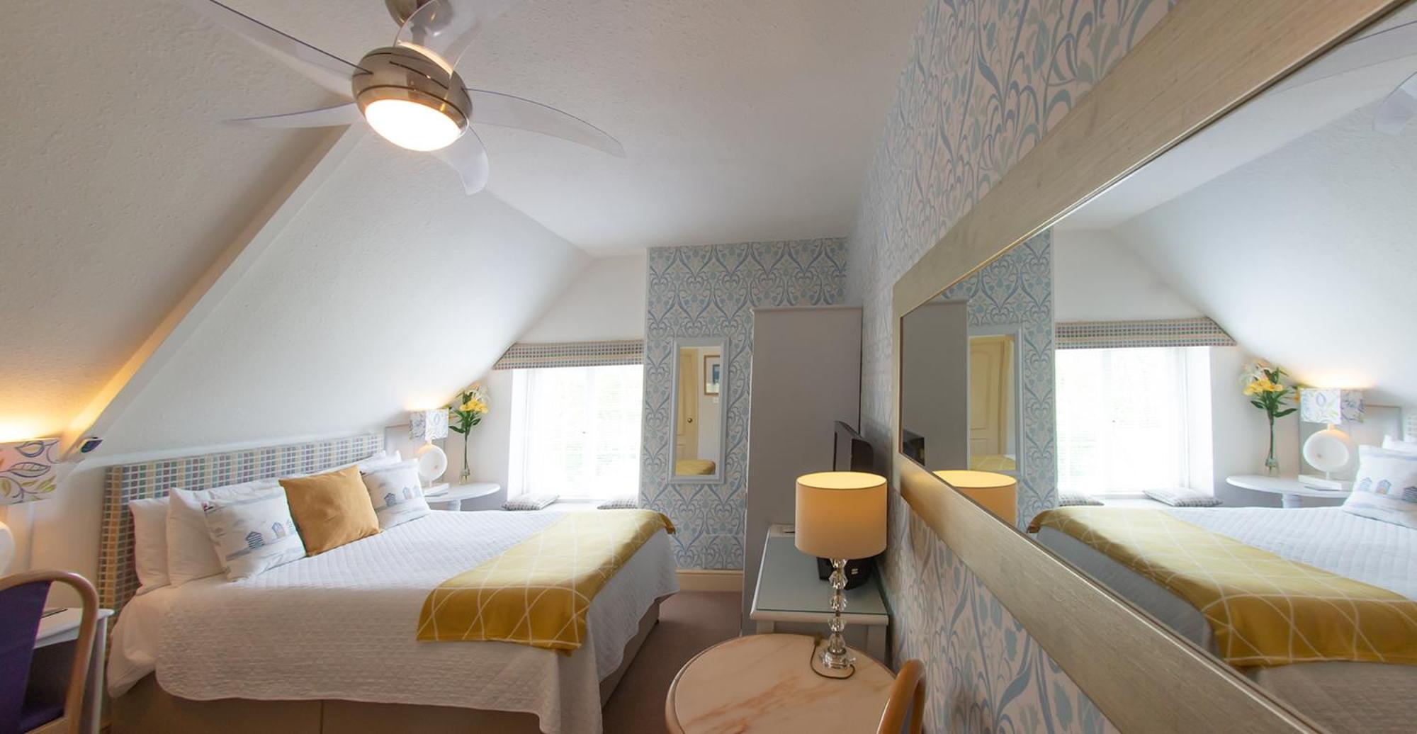Double Room with Private Bathroom - Photo 2