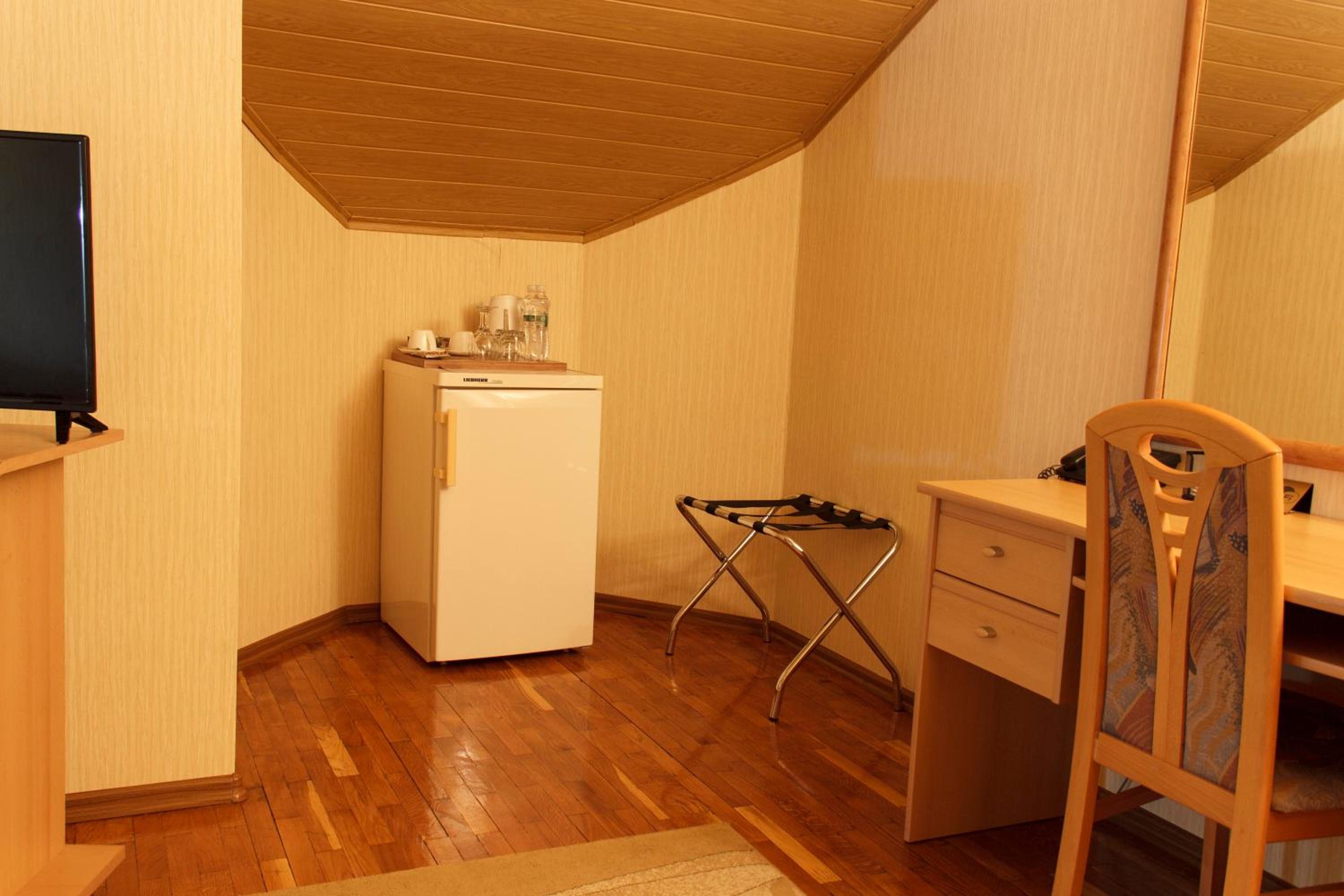 Economy Twin Room photo 2