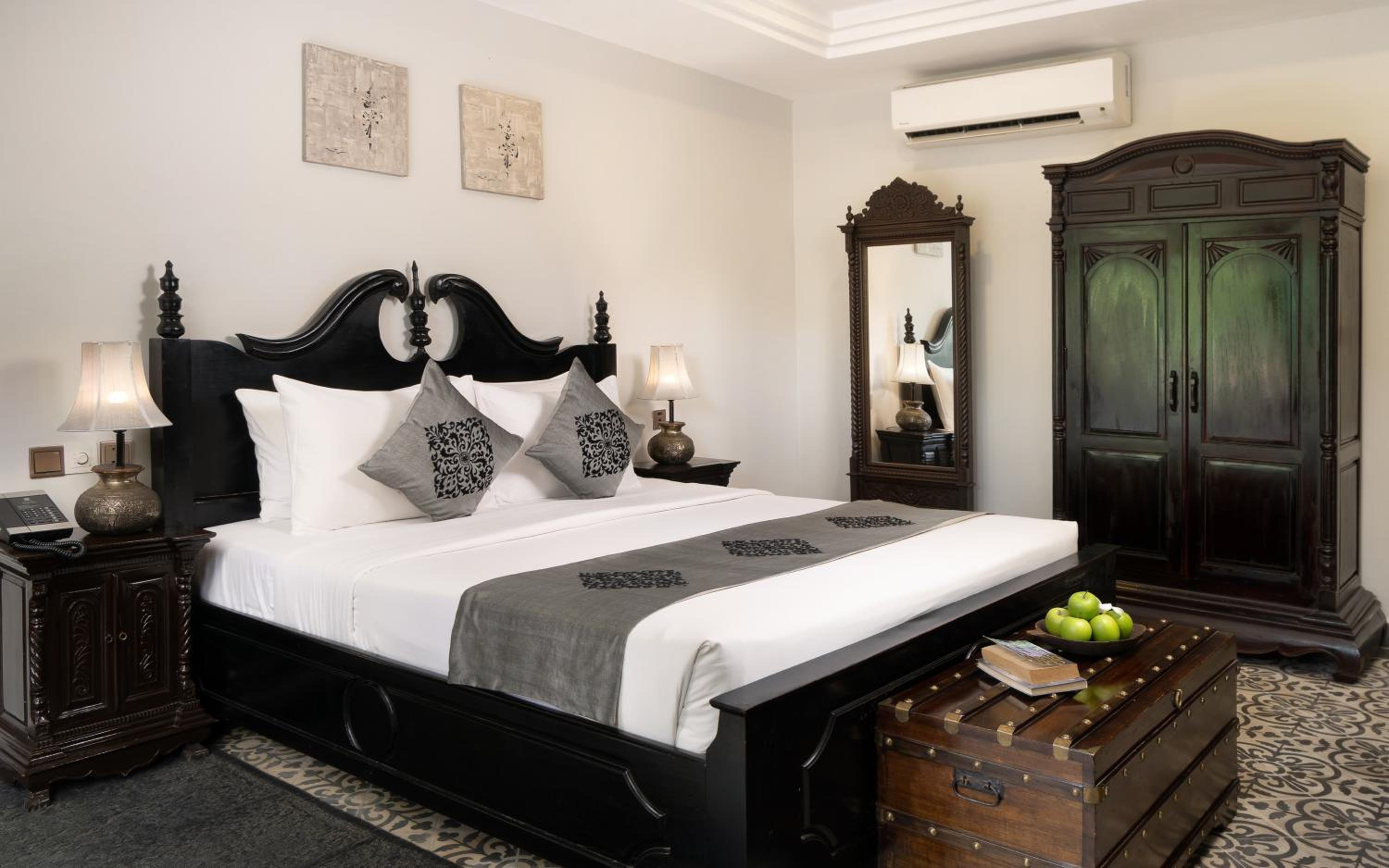 Royal Suite With Bathtub photo 1