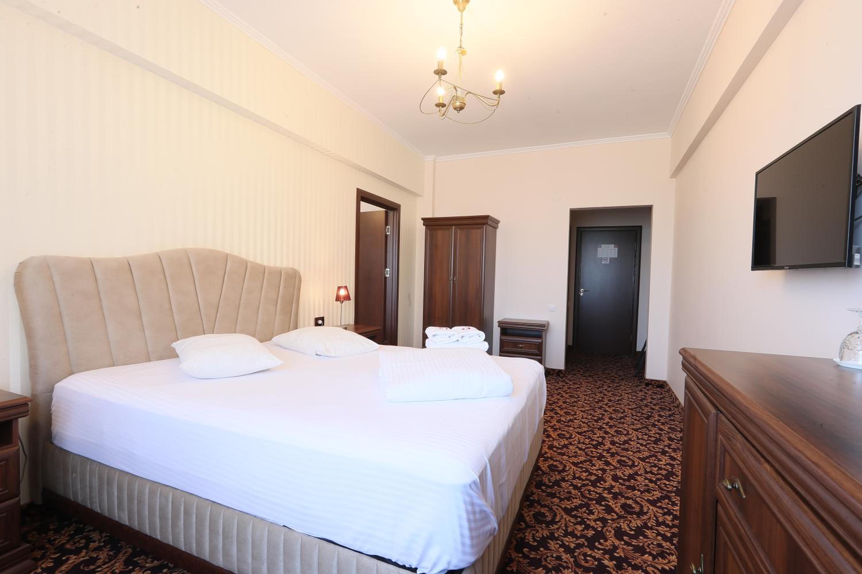 One-Bedroom Suite - Photo 1