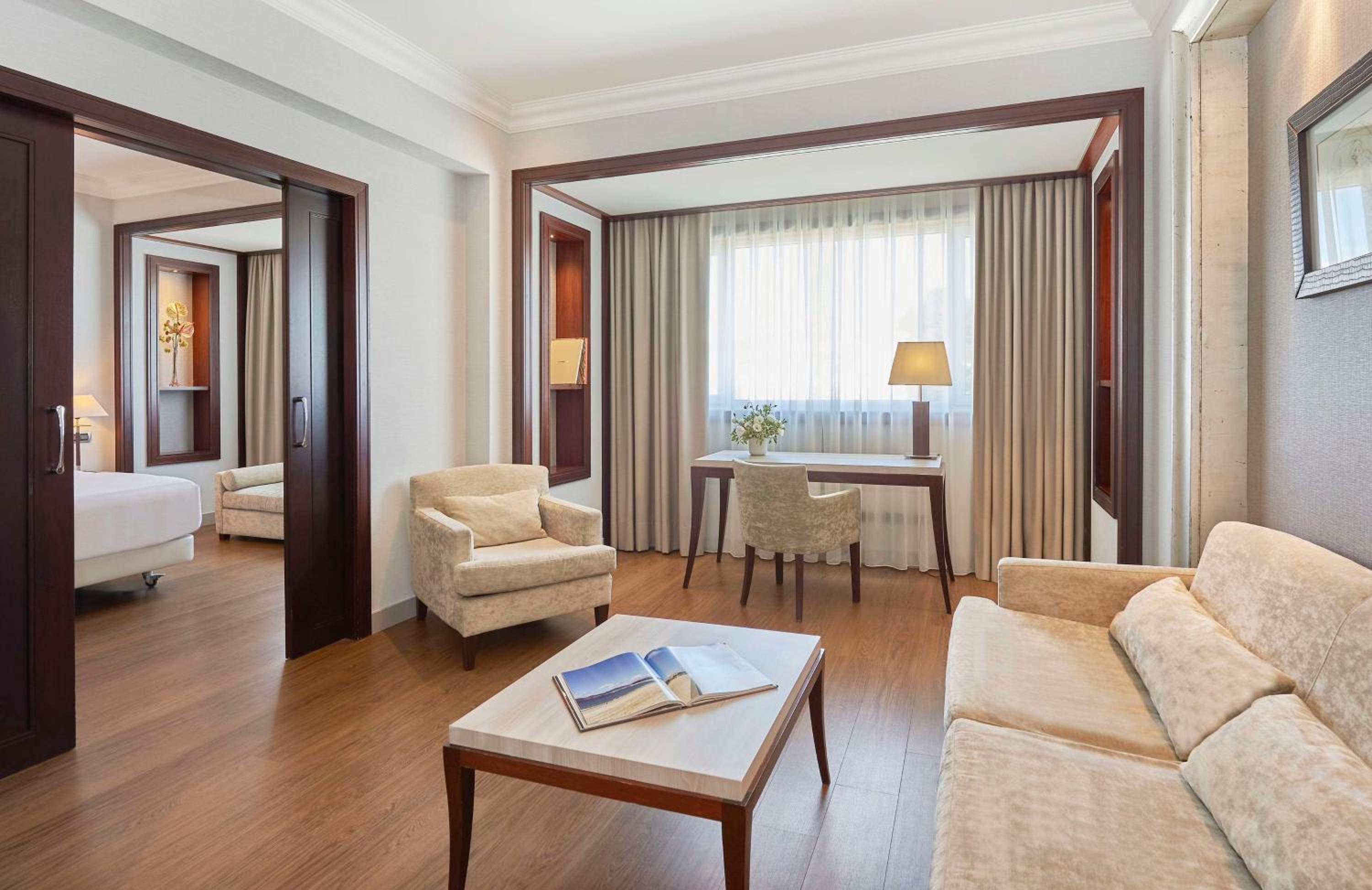 Junior Suite with Sea View - Photo 3
