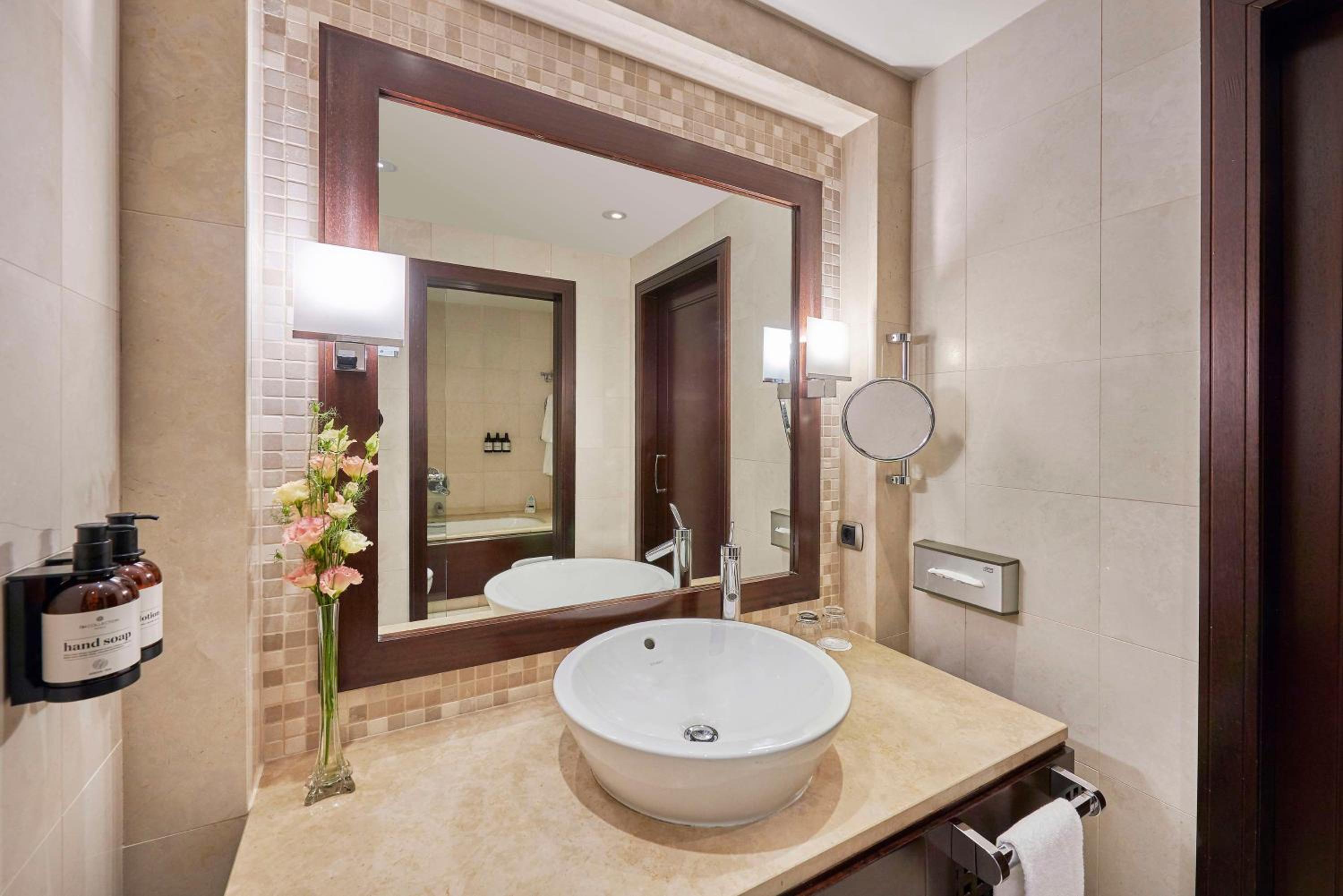 Junior Suite with Sea View - Photo 9