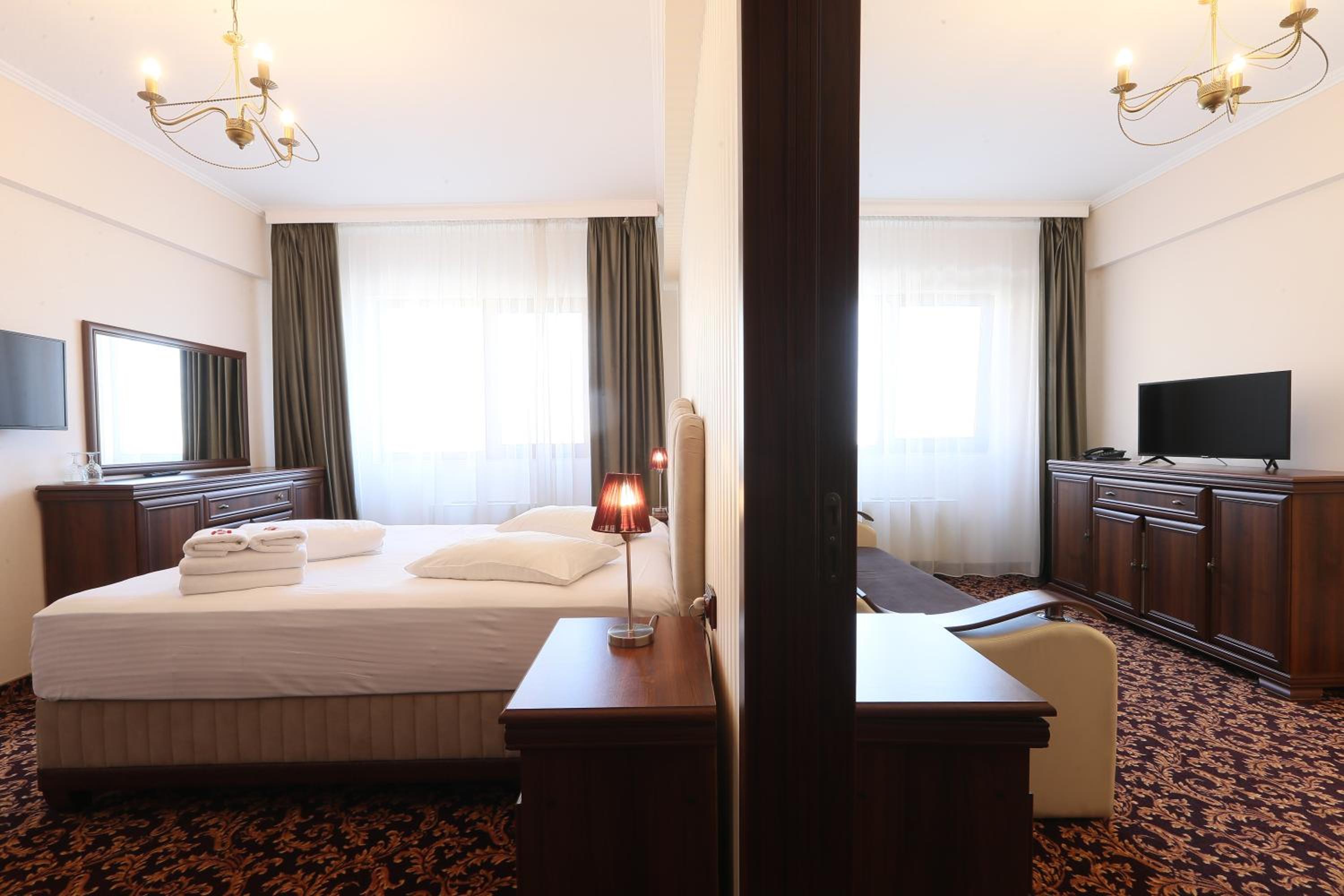 One-Bedroom Suite - Photo 2