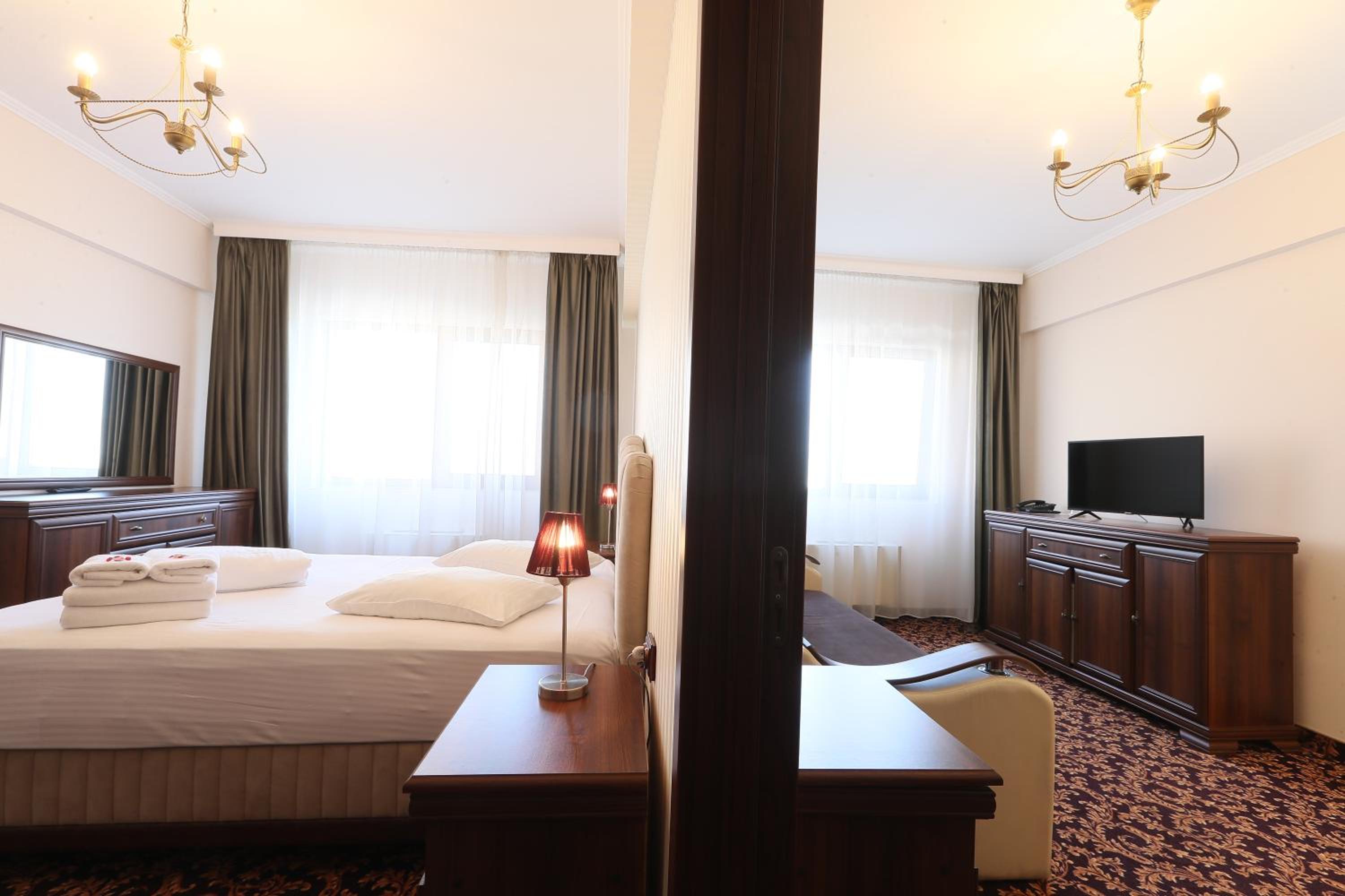 One-Bedroom Suite - Photo 3