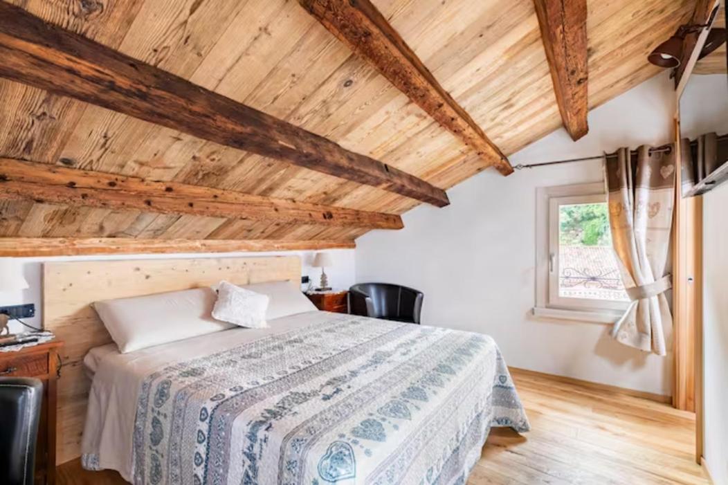 Quadruple Room with Private Bathroom photo 1