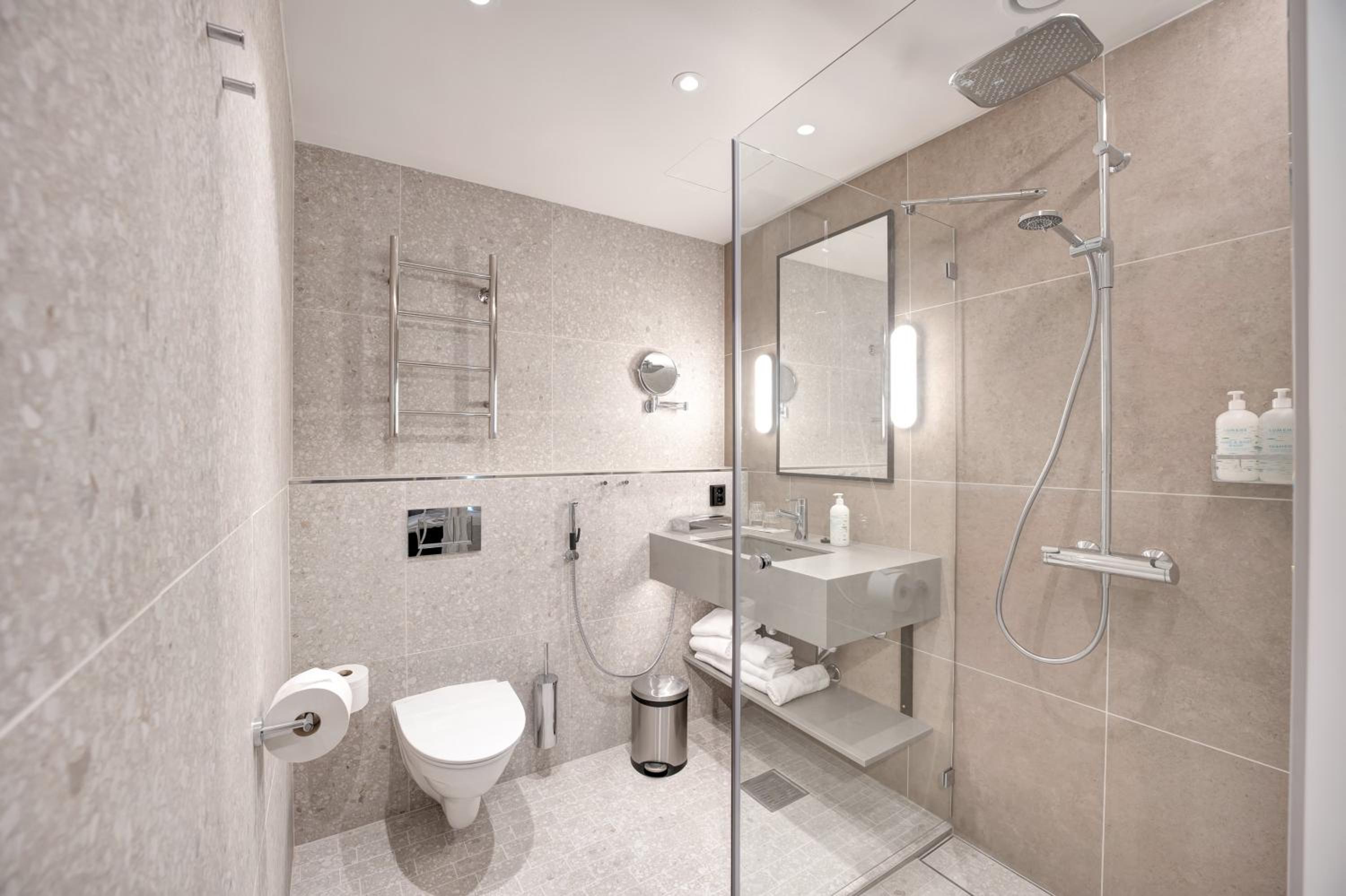 Standard Quadruple Room - Photo 7