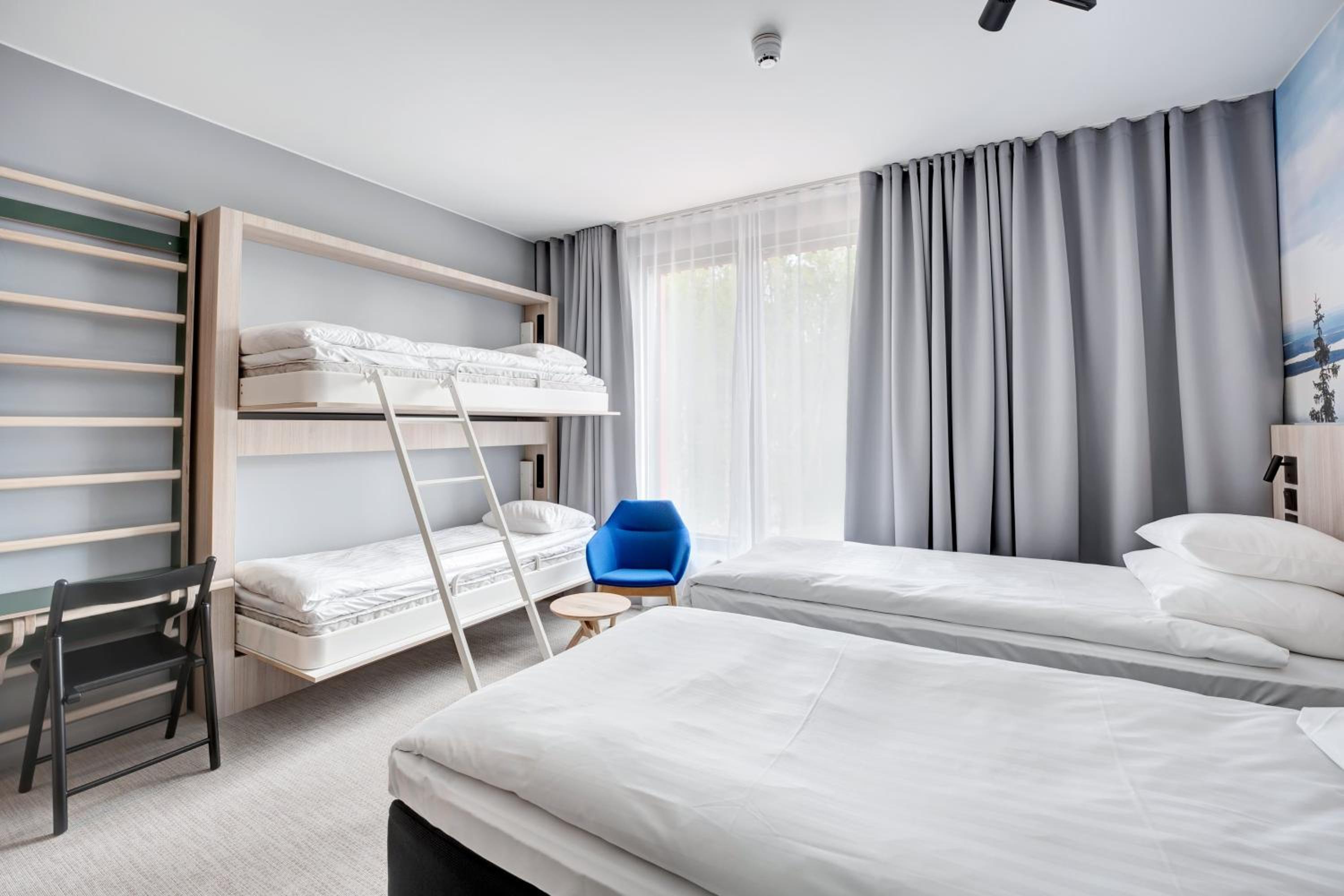 Standard Quadruple Room - Photo 9
