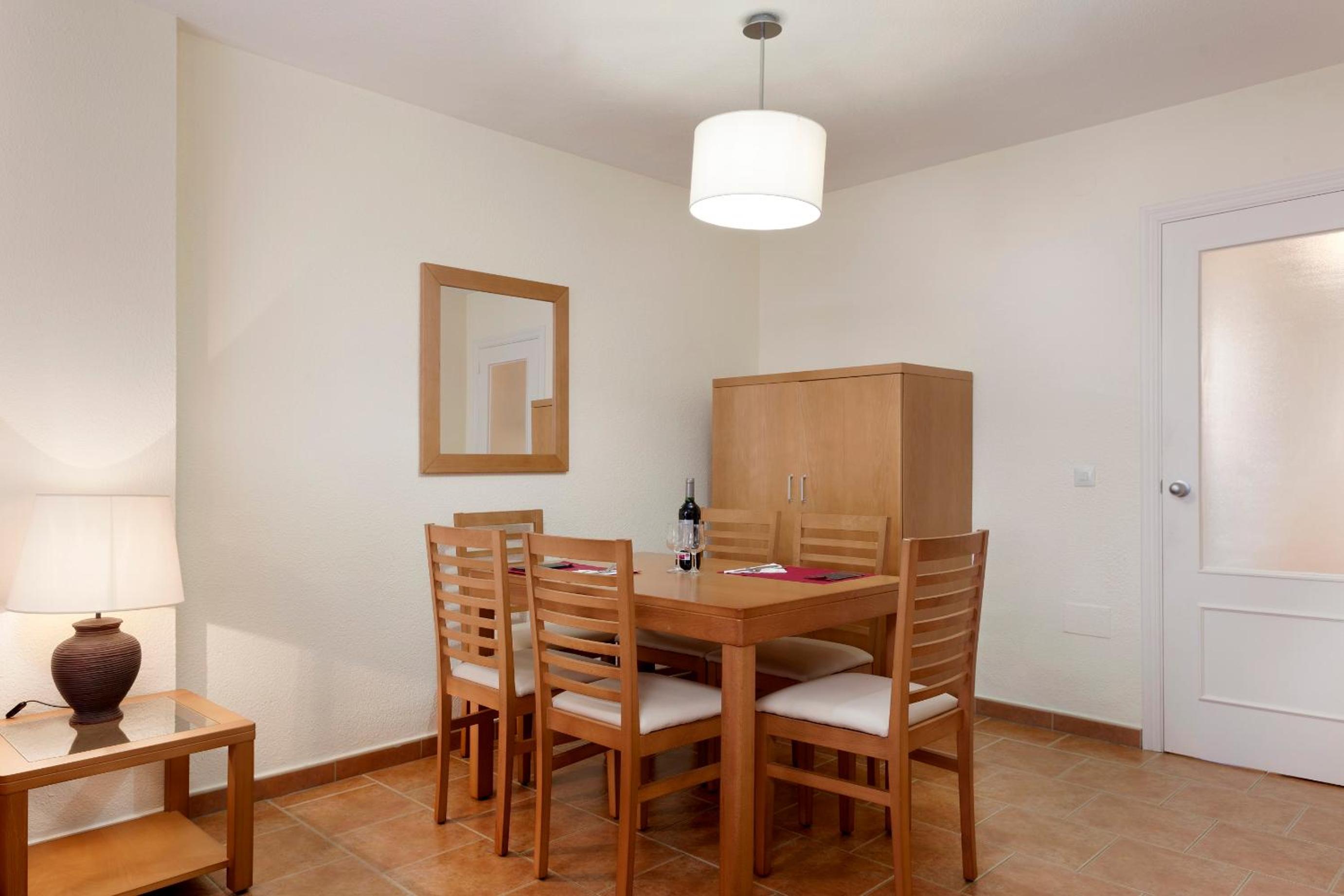 Two-Bedroom Apartment (5-6 Adults) photo 2
