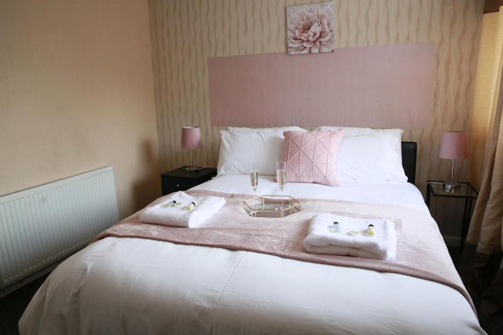 Three-Bedroom House photo 2