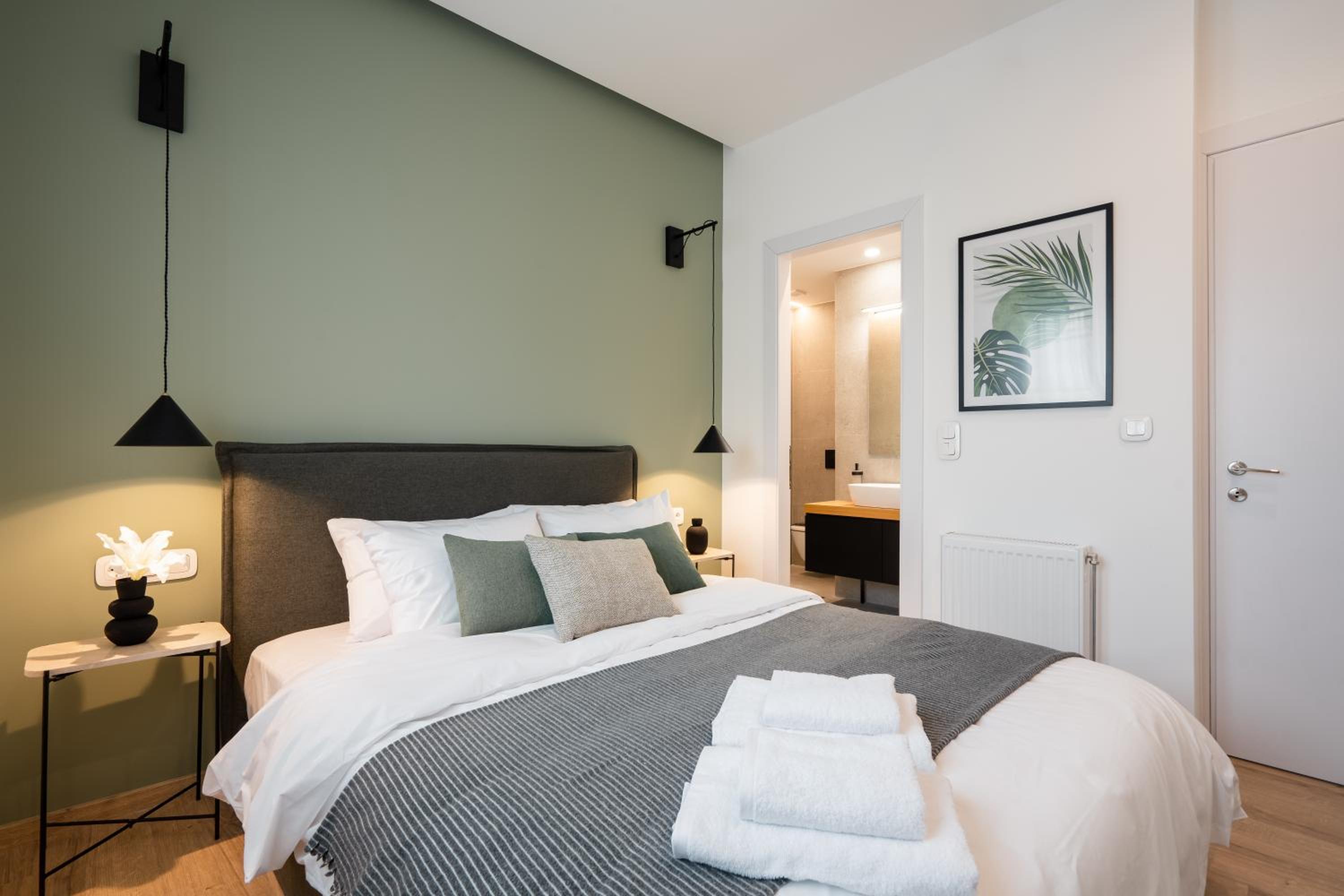 Two-Bedroom Deluxe Apartment with Balcony photo 1