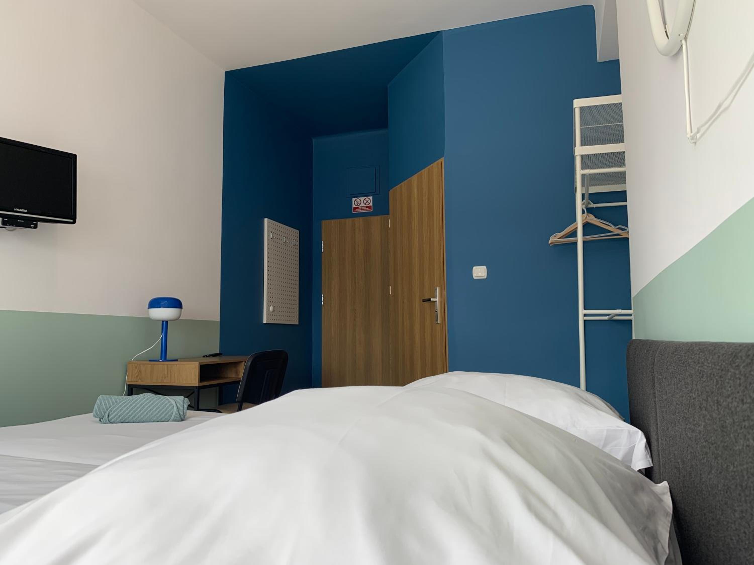 Double Room with Private Bathroom - Photo 8