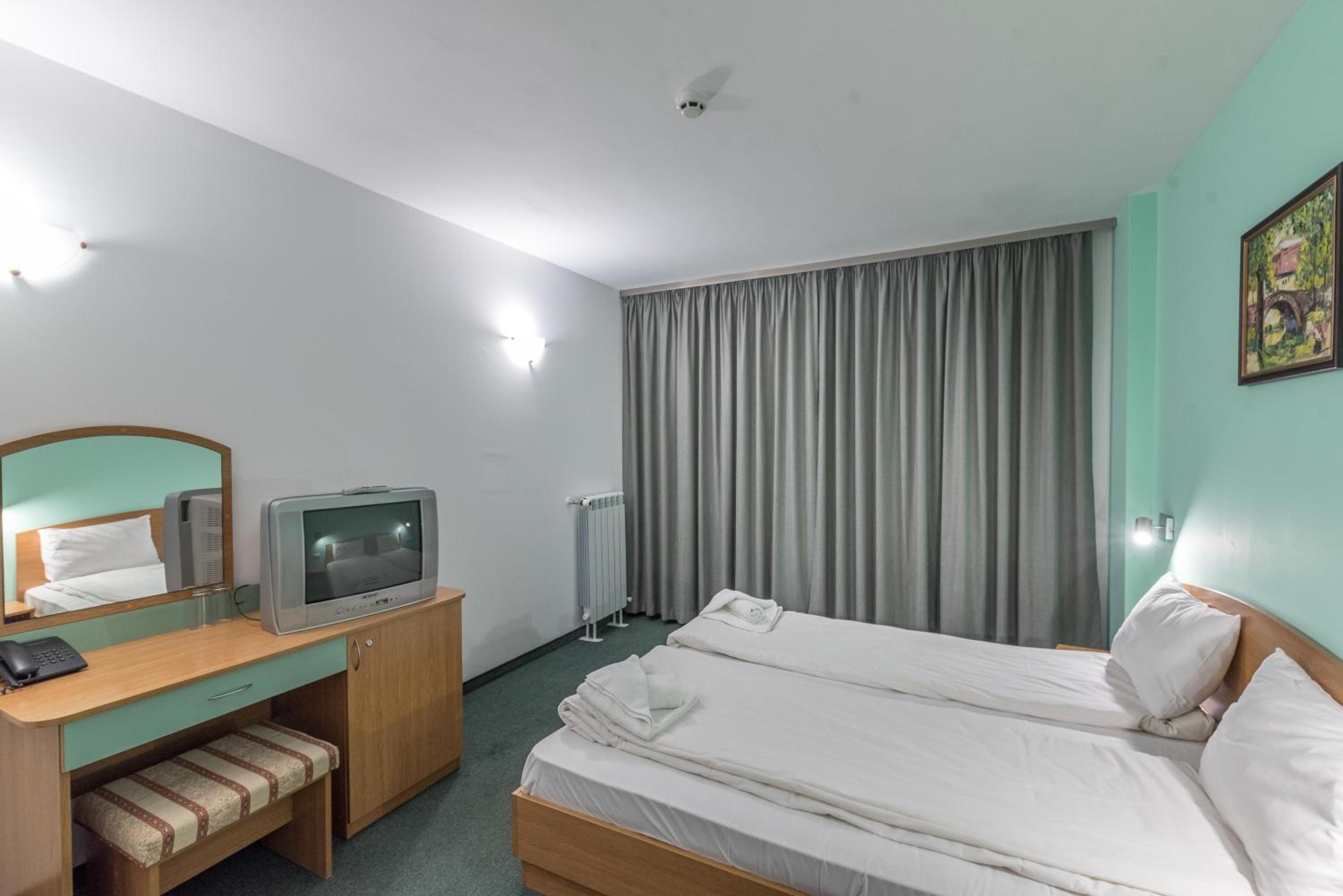 Standard Queen Room - Photo 5