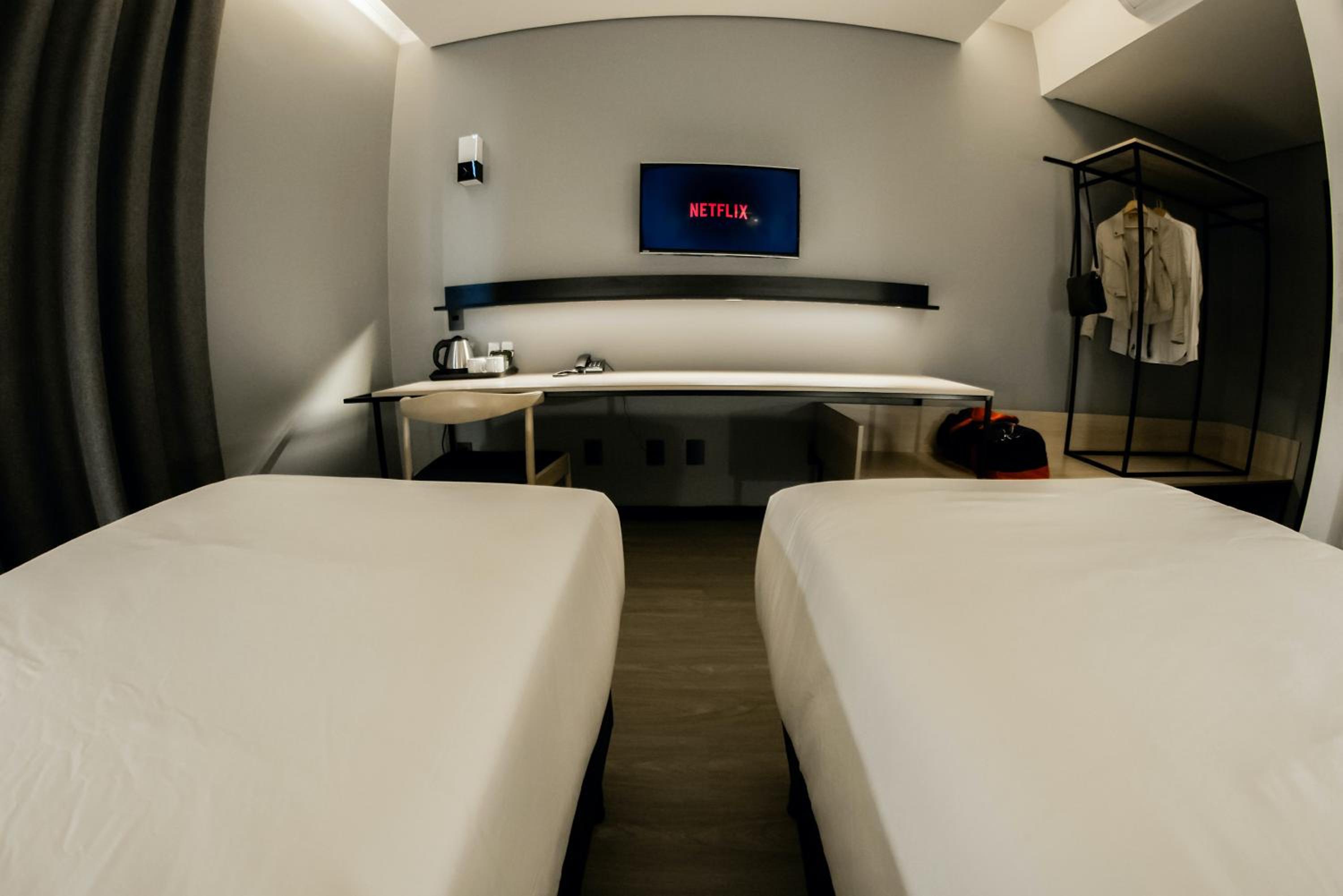 Twin Room - Disability Access - Photo 11