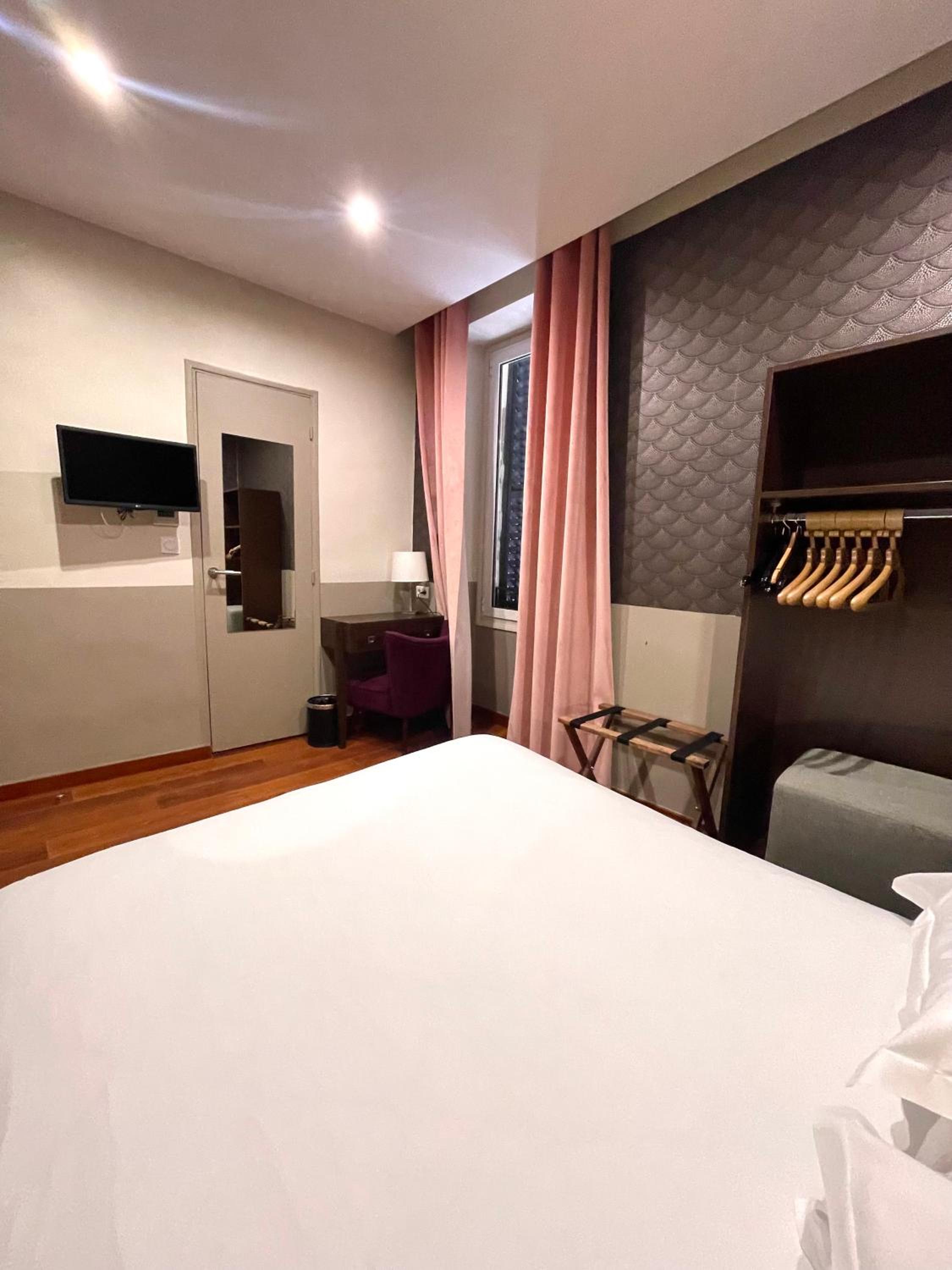 Standard Double Room photo 2
