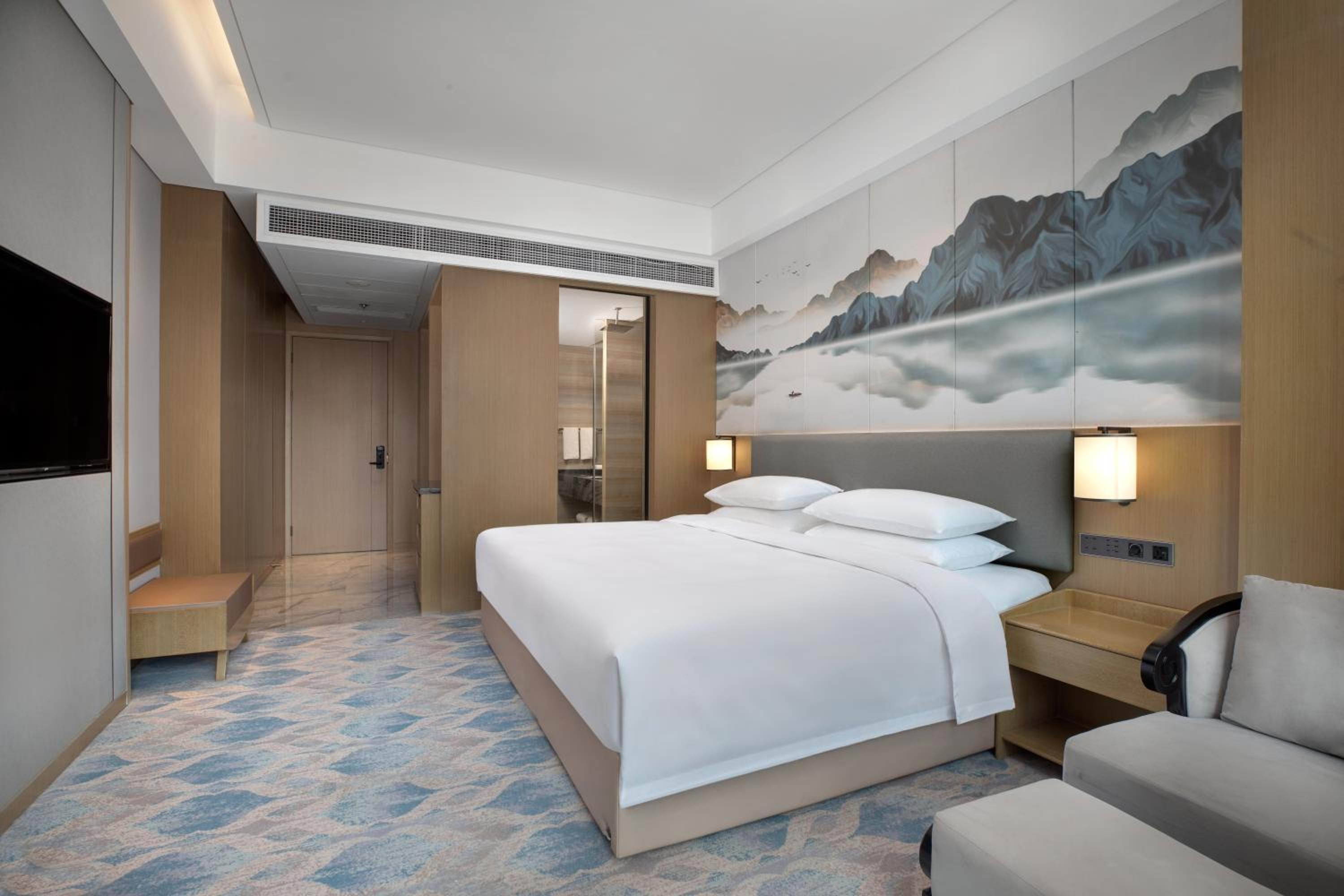 Executive King Room with City View - Photo 2