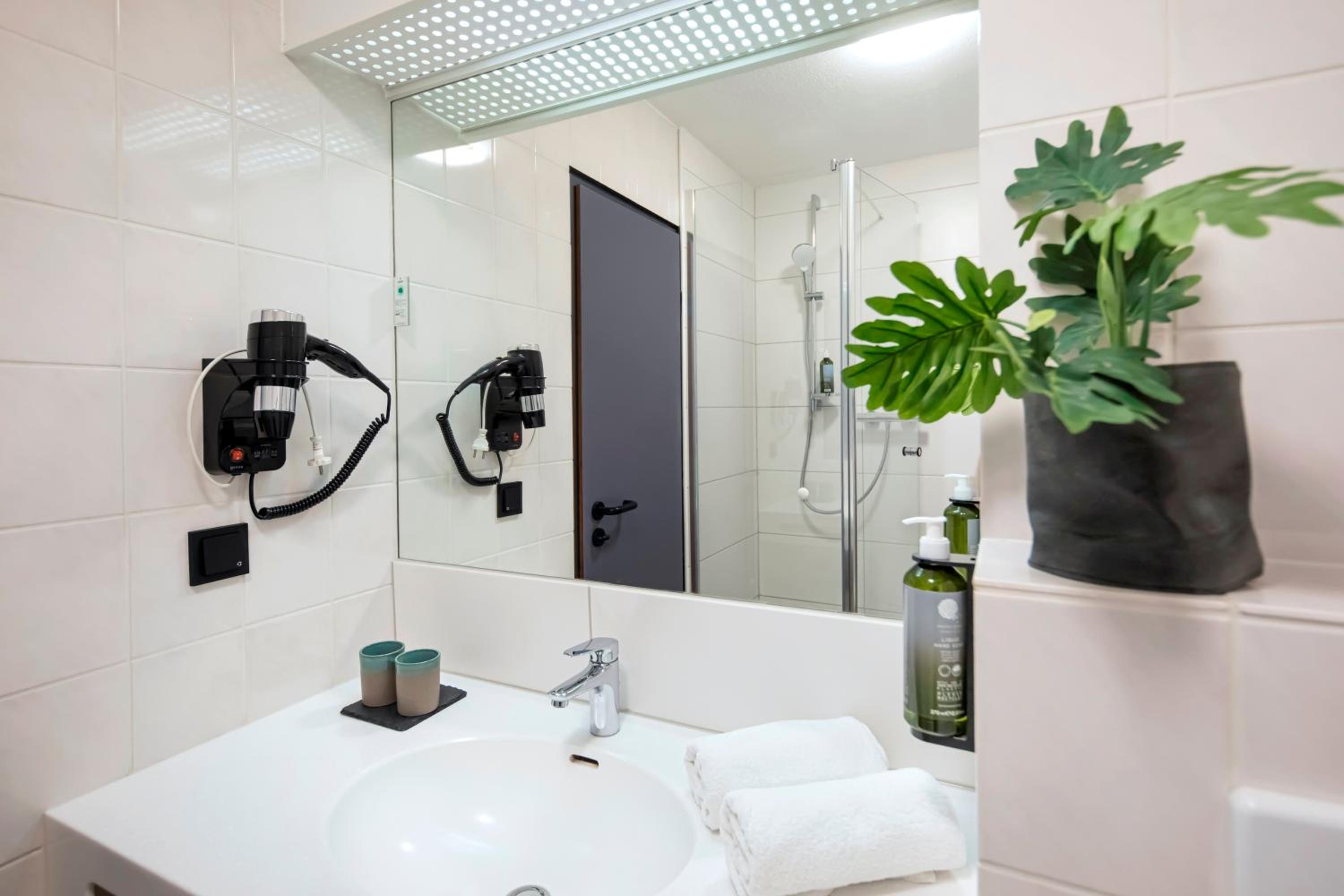 Double Room - Photo 6