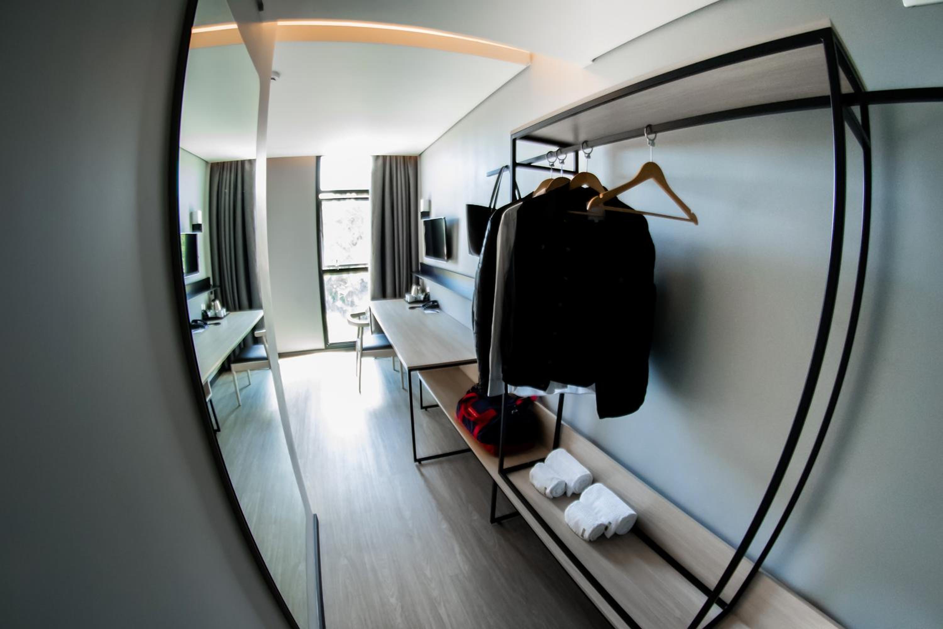 Queen Room - Disability Access - Photo 1