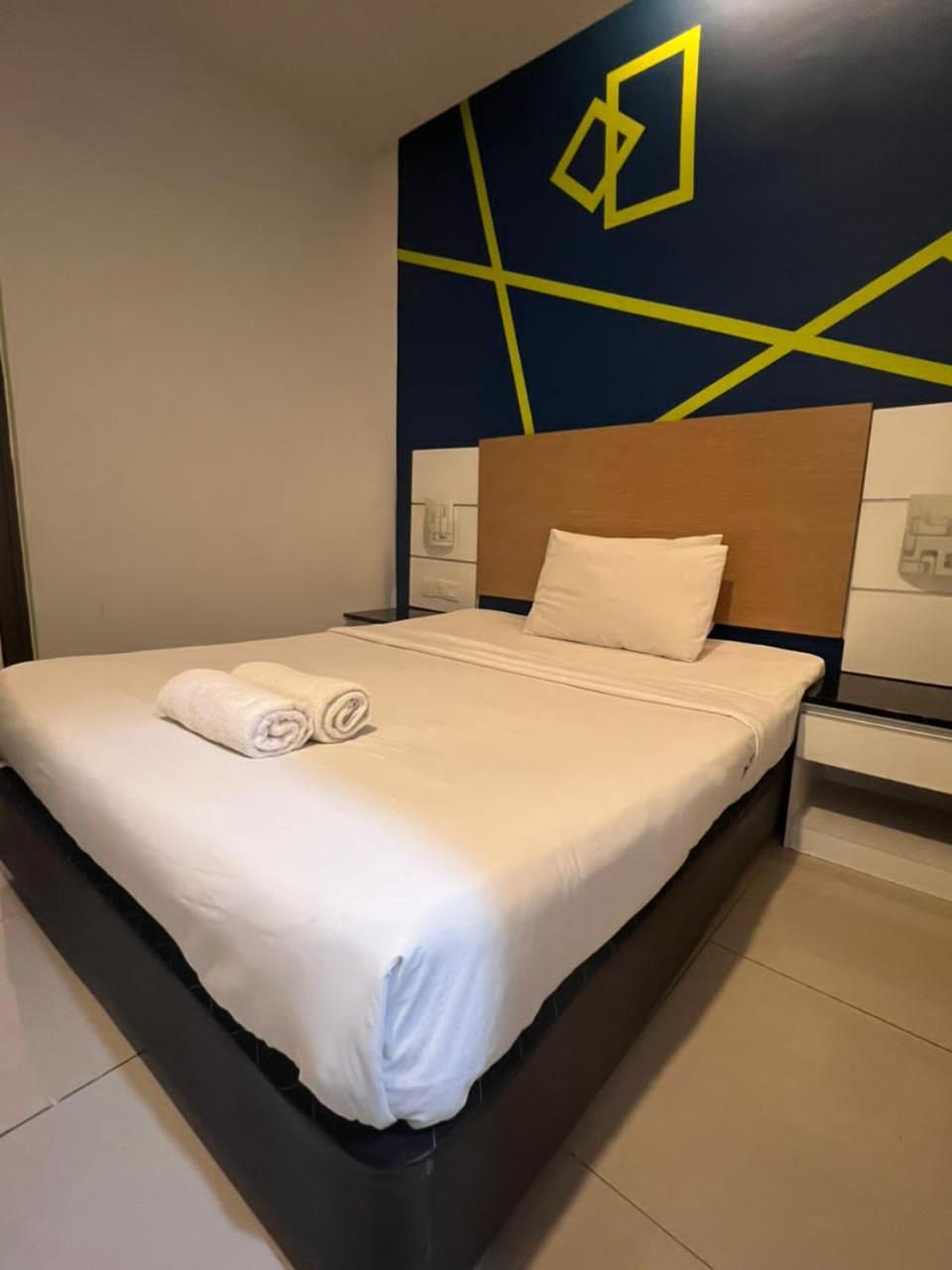 Standard Queen Room photo 2