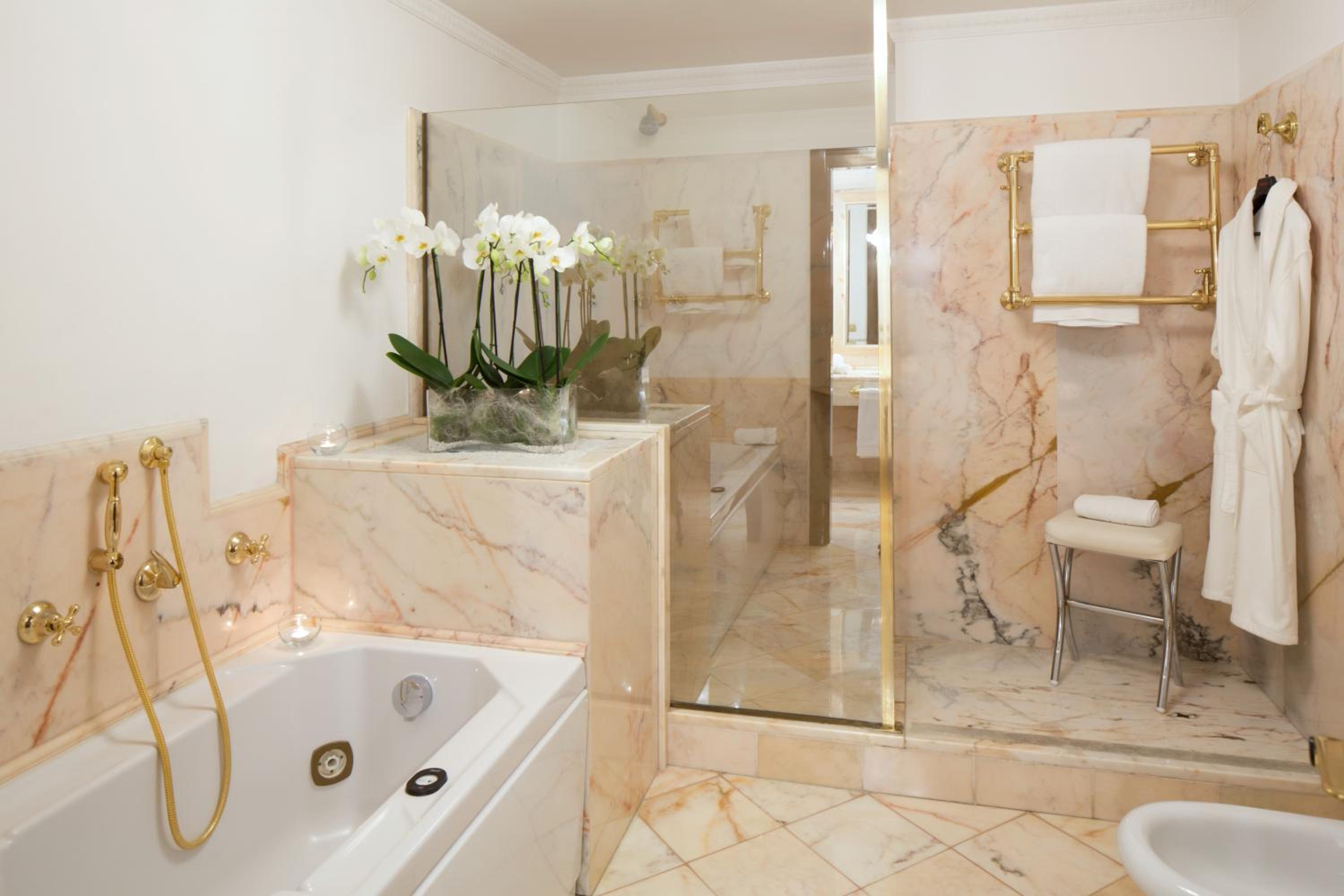 Suite - Photo 2
