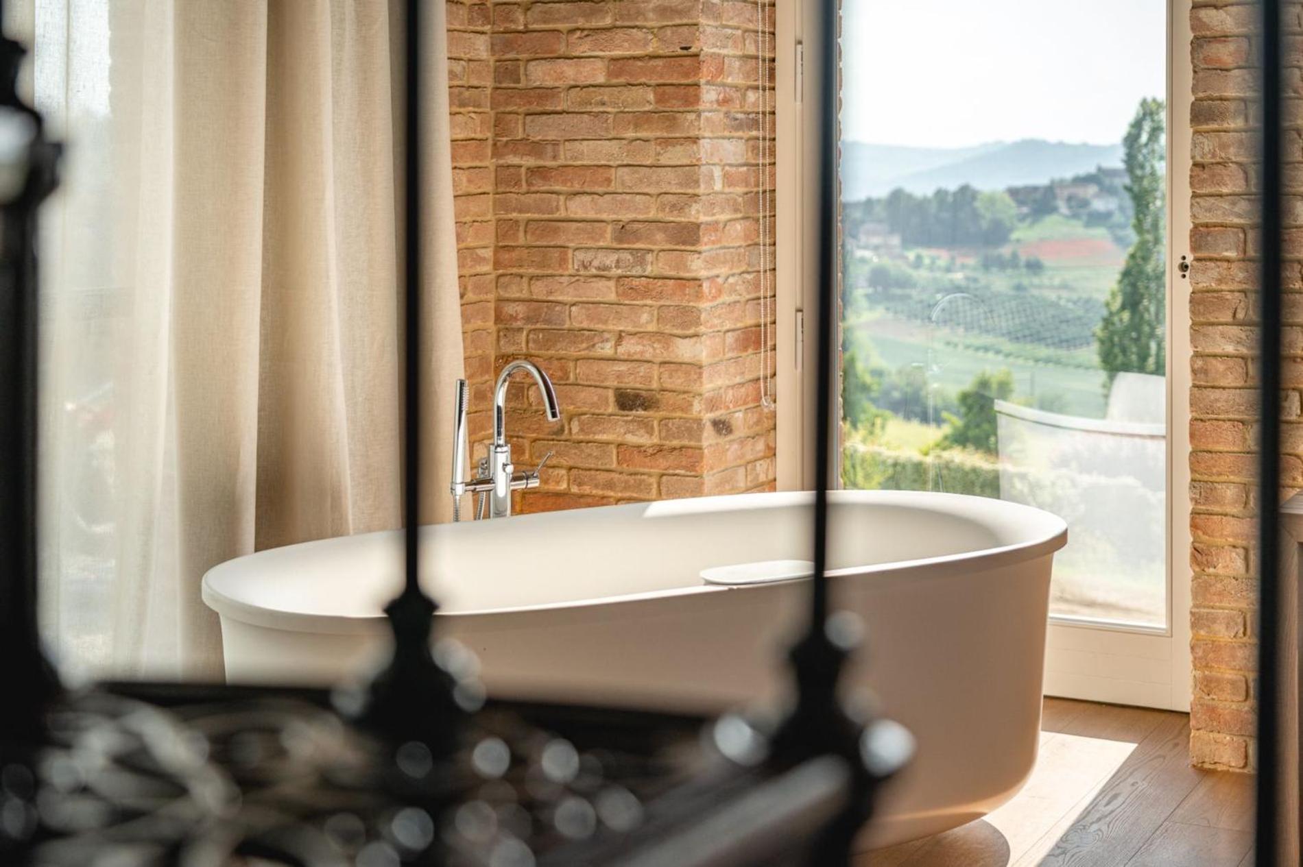 King Room with Spa Bath photo 2