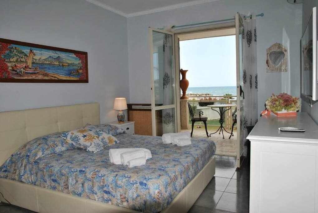 Villa - Beach Front photo 1