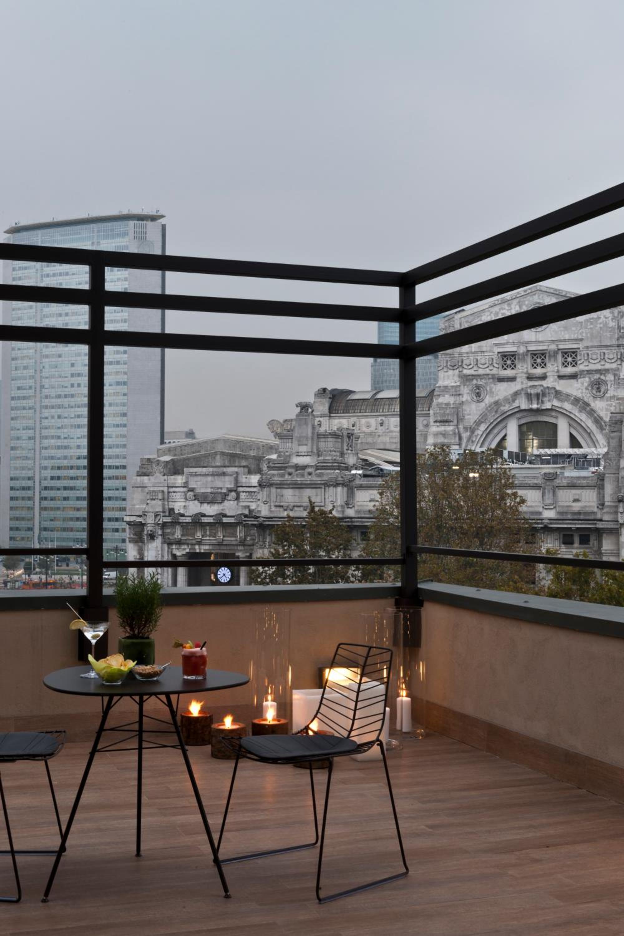 Junior Suite with View thumbnail 5