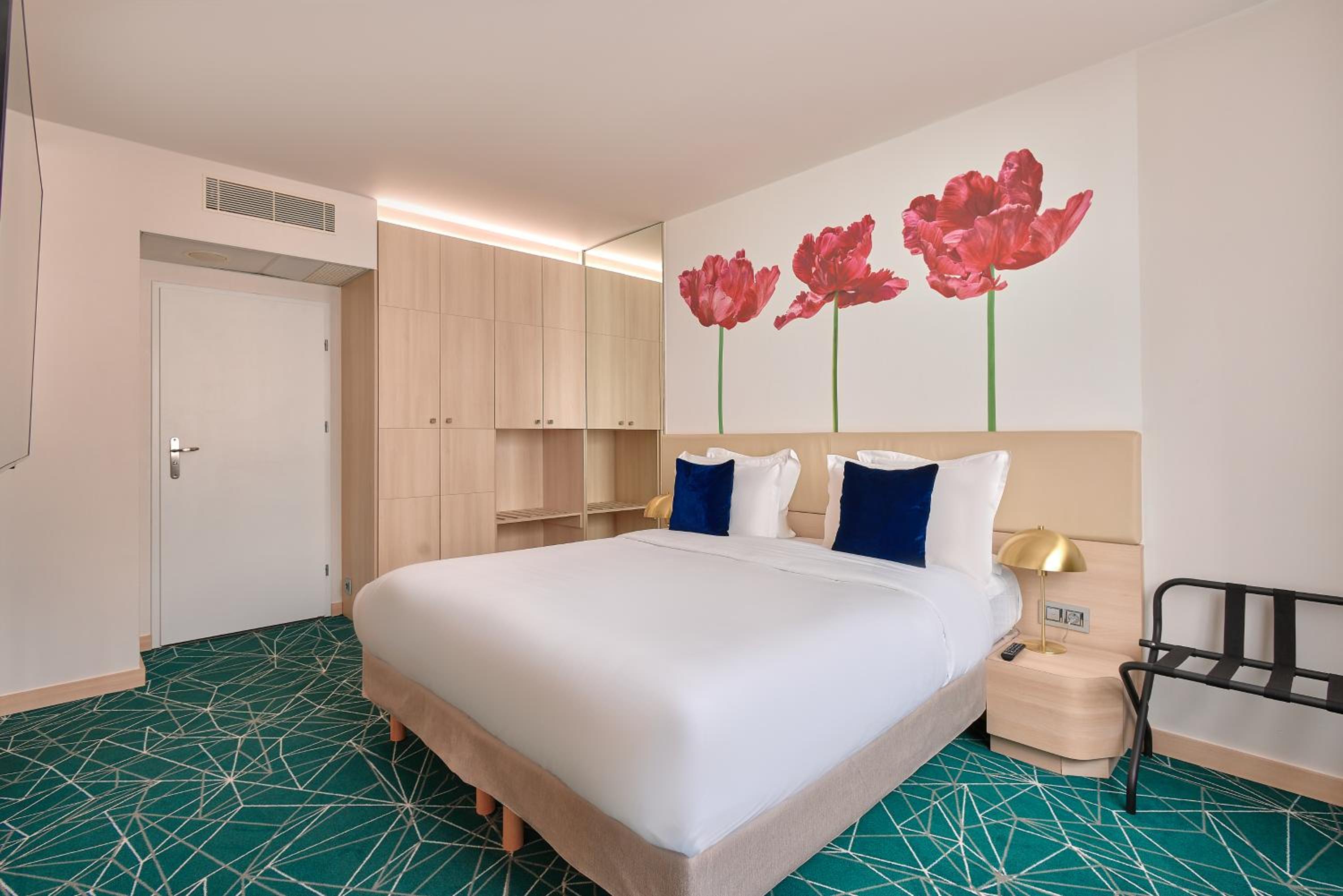 Junior Suite with 1 King Bed - Photo 2