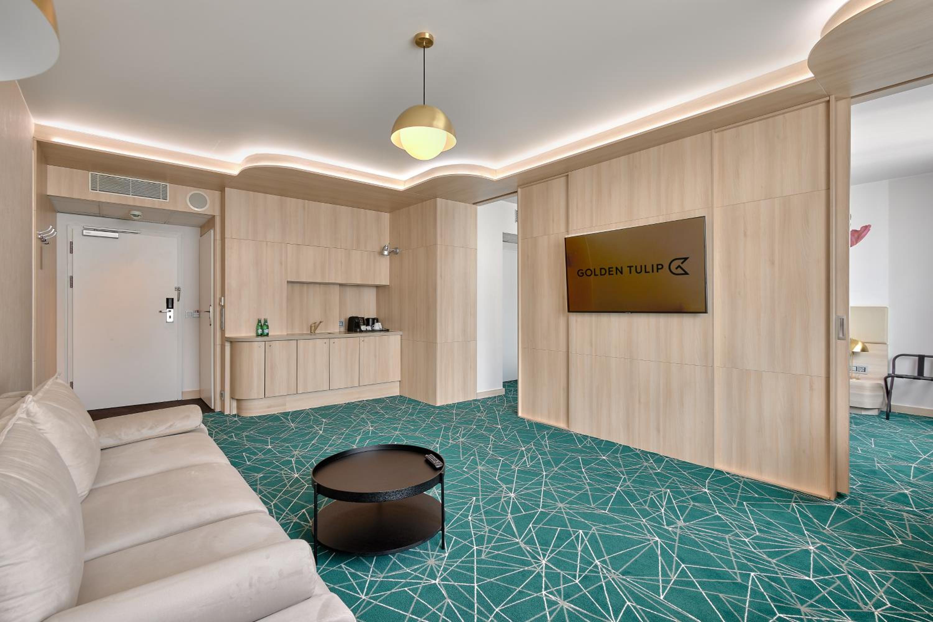 Junior Suite with 1 King Bed - Photo 3