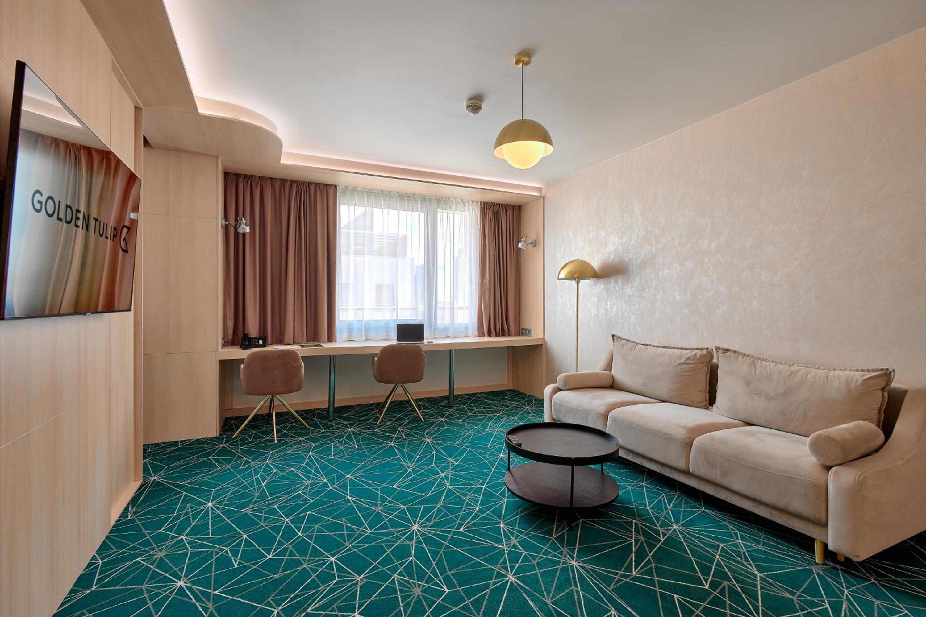 Junior Suite with 1 King Bed - Photo 4