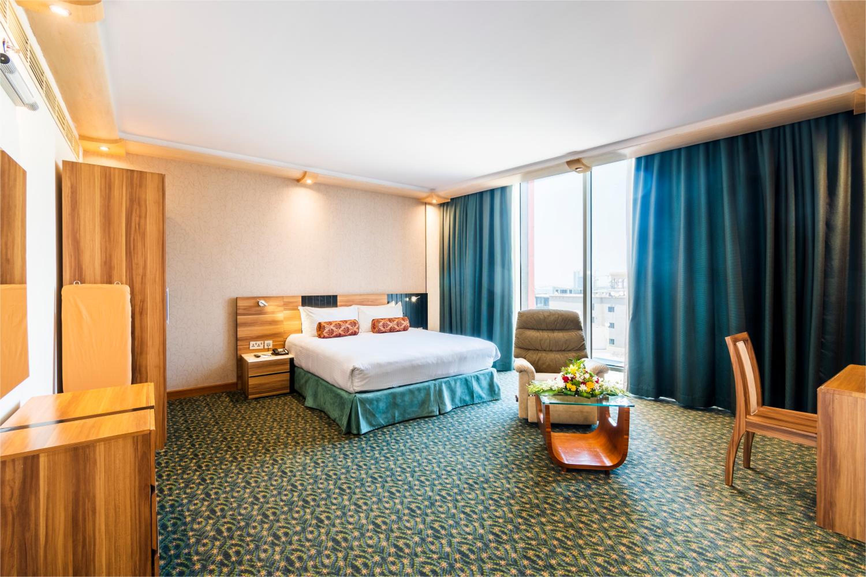 One-Bedroom Royal Suite - Photo 1