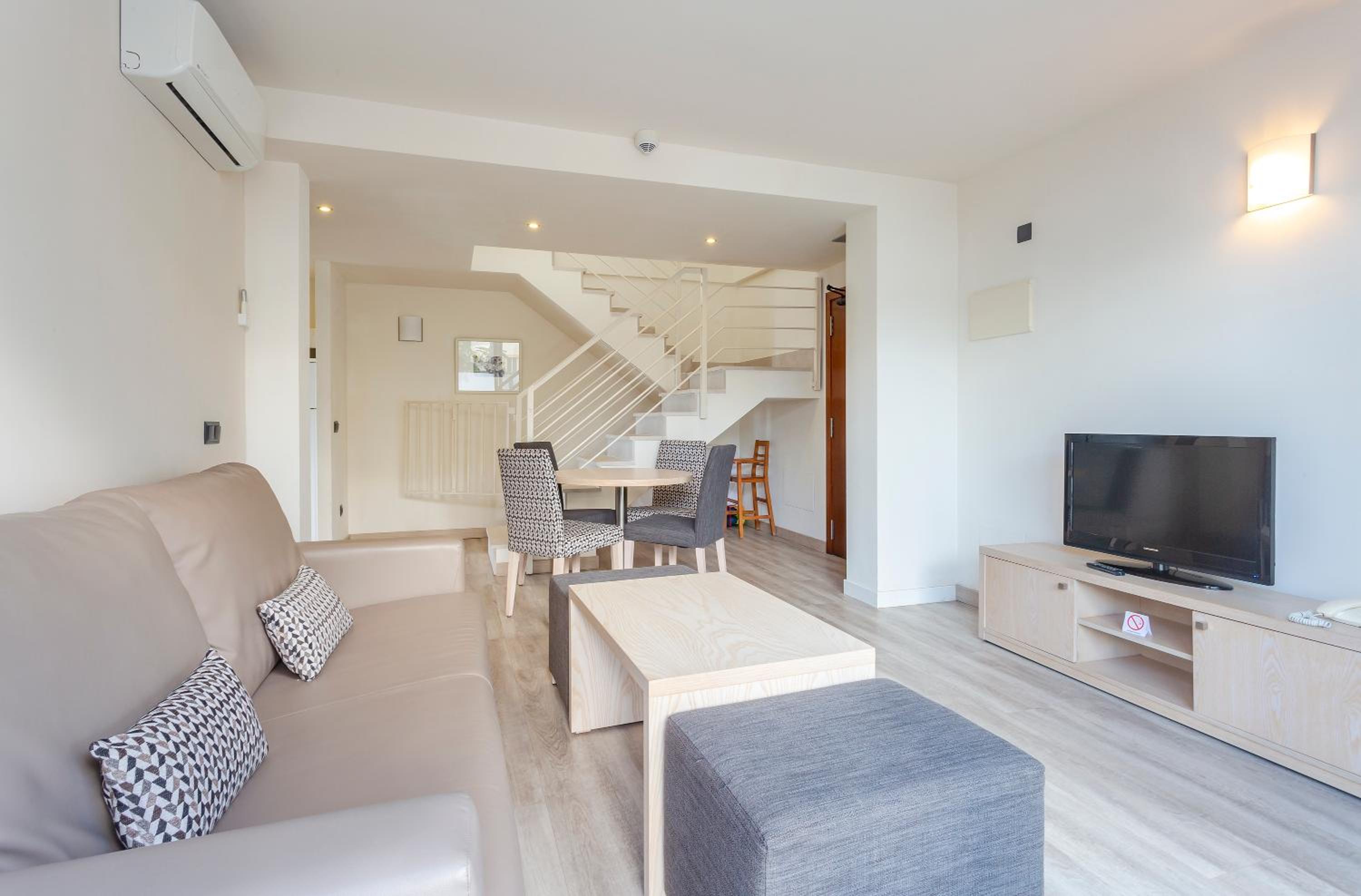 Apartment - Split Level photo 2