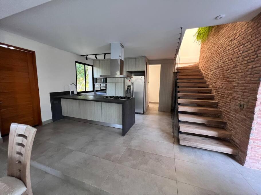 Five-Bedroom House photo 3