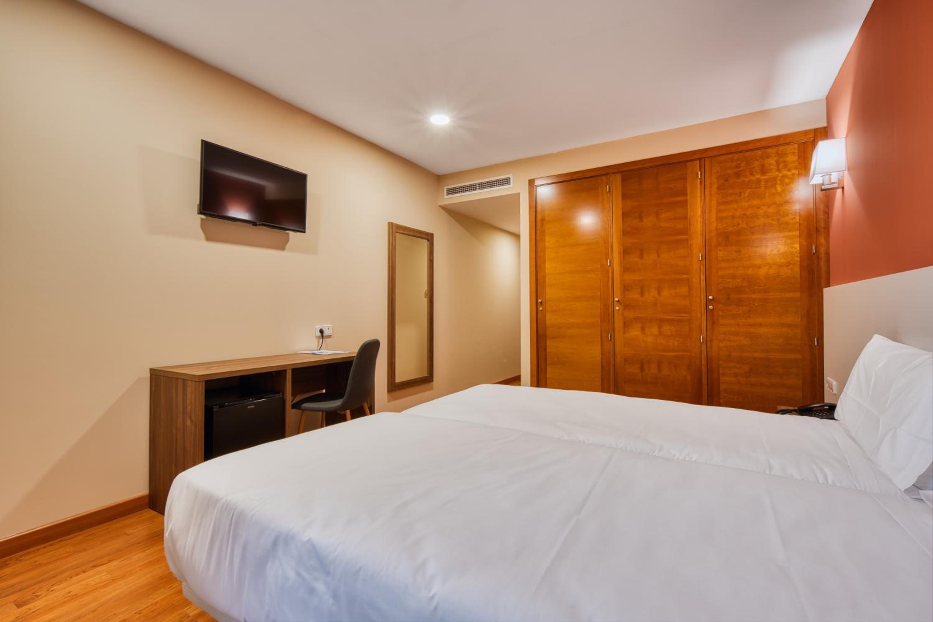 Twin Room - Photo 4