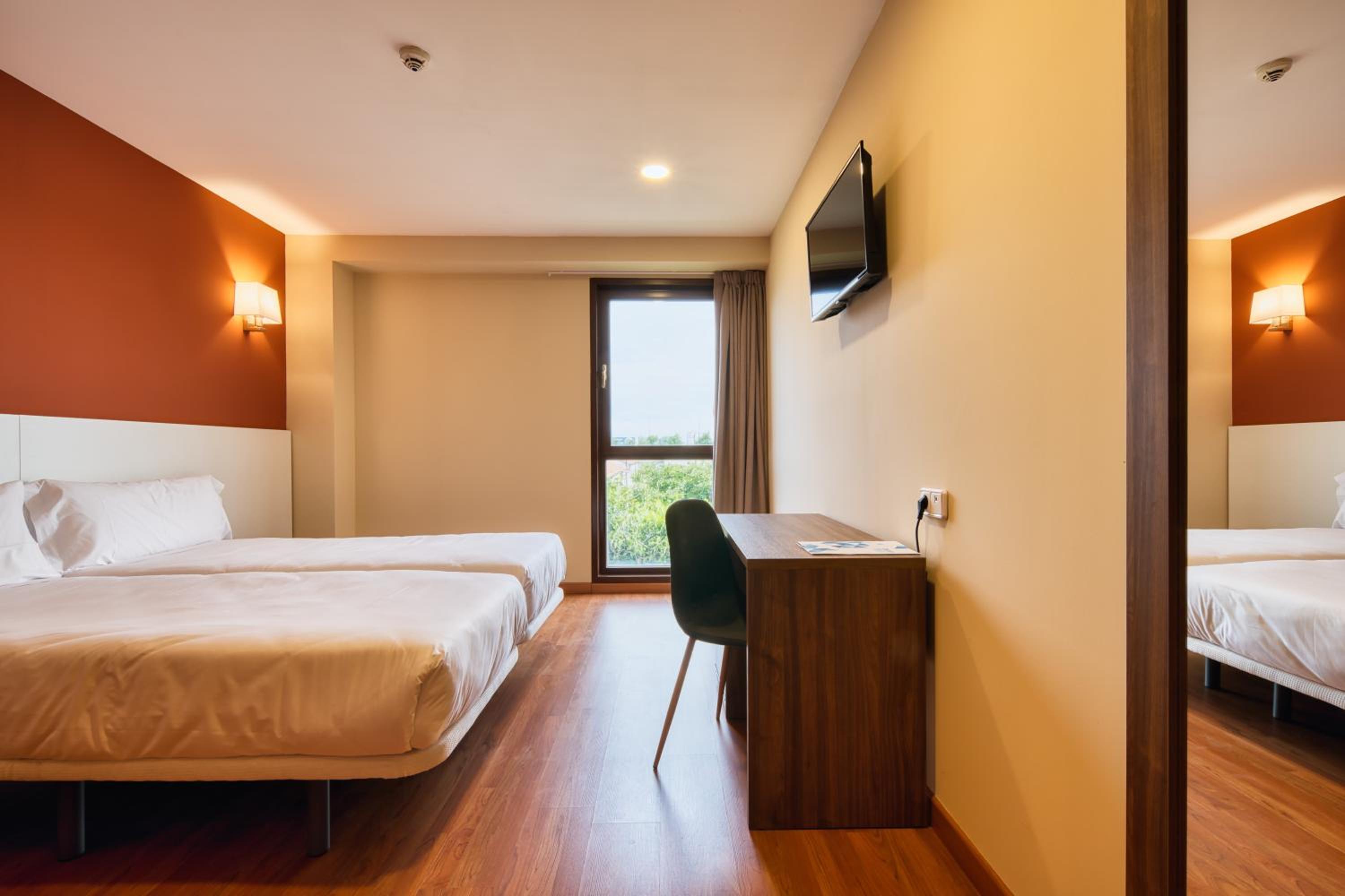Twin Room - Photo 5