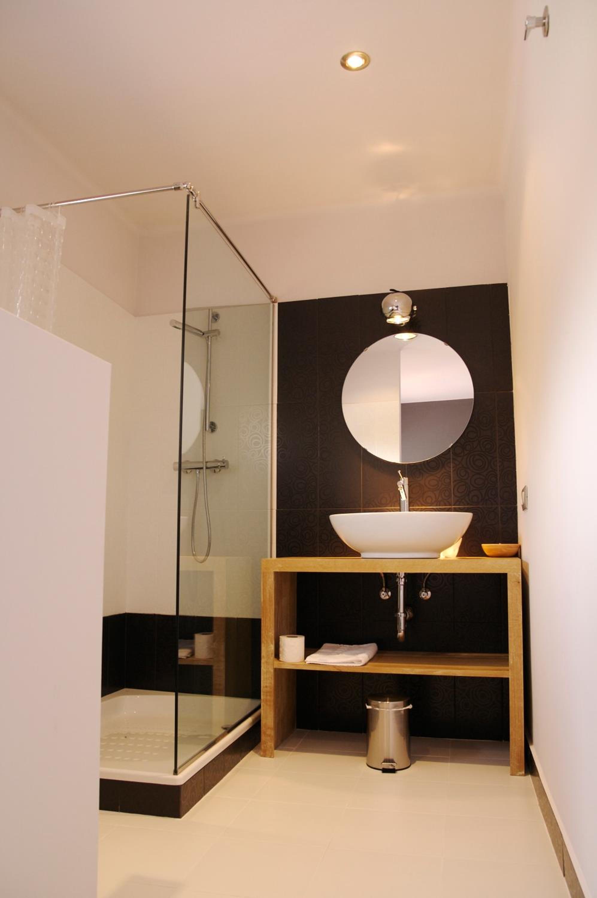 Double Room - Photo 11