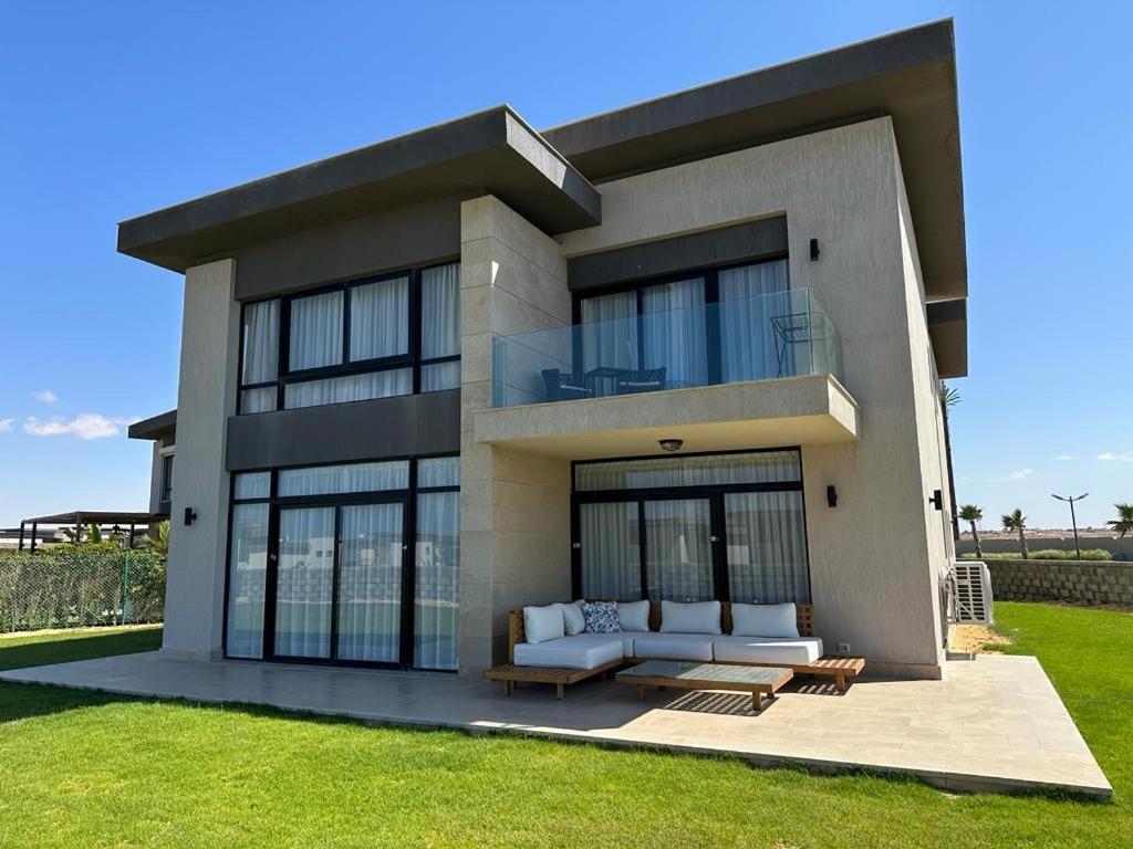 Villa photo 2