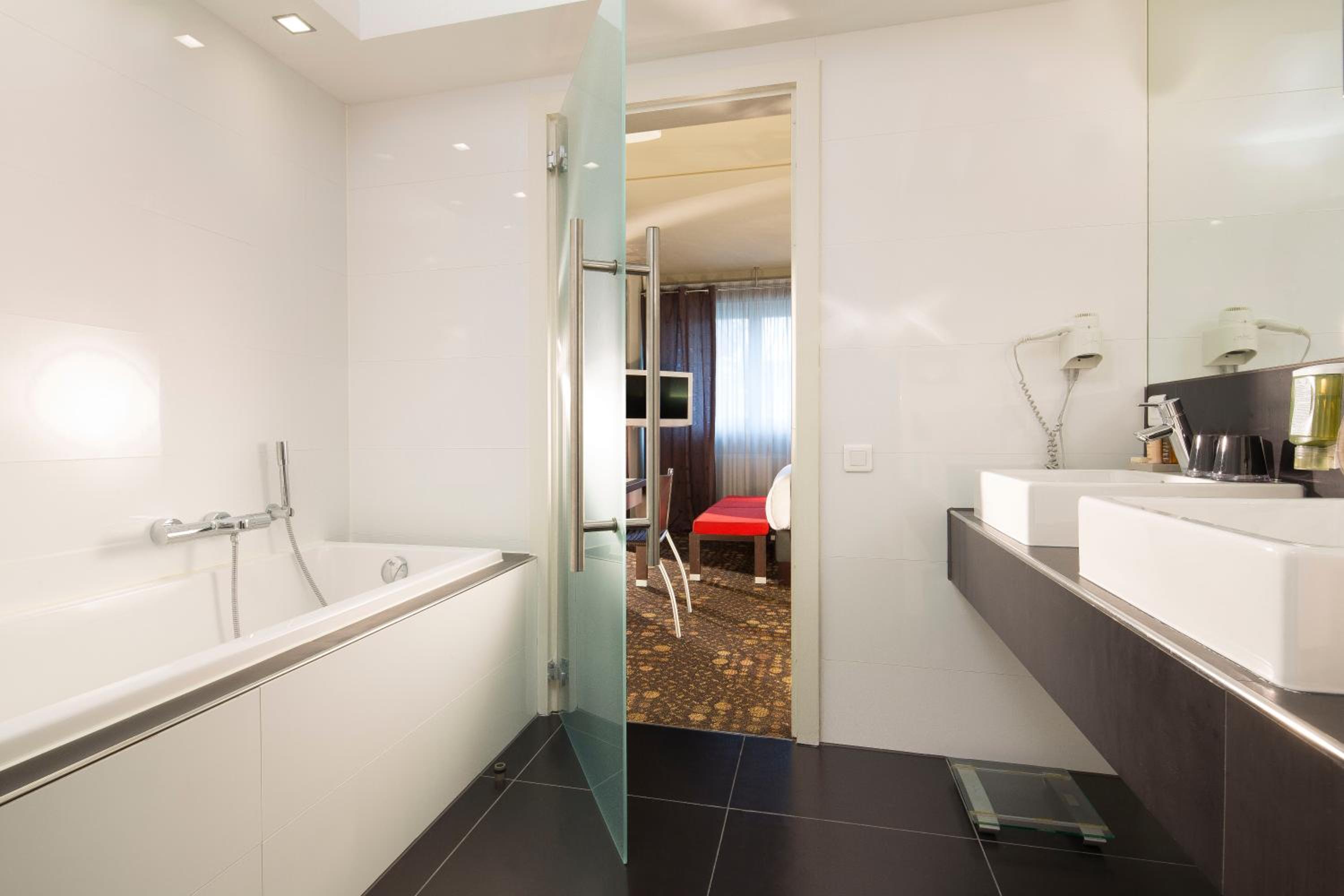 Executive Suite photo 3
