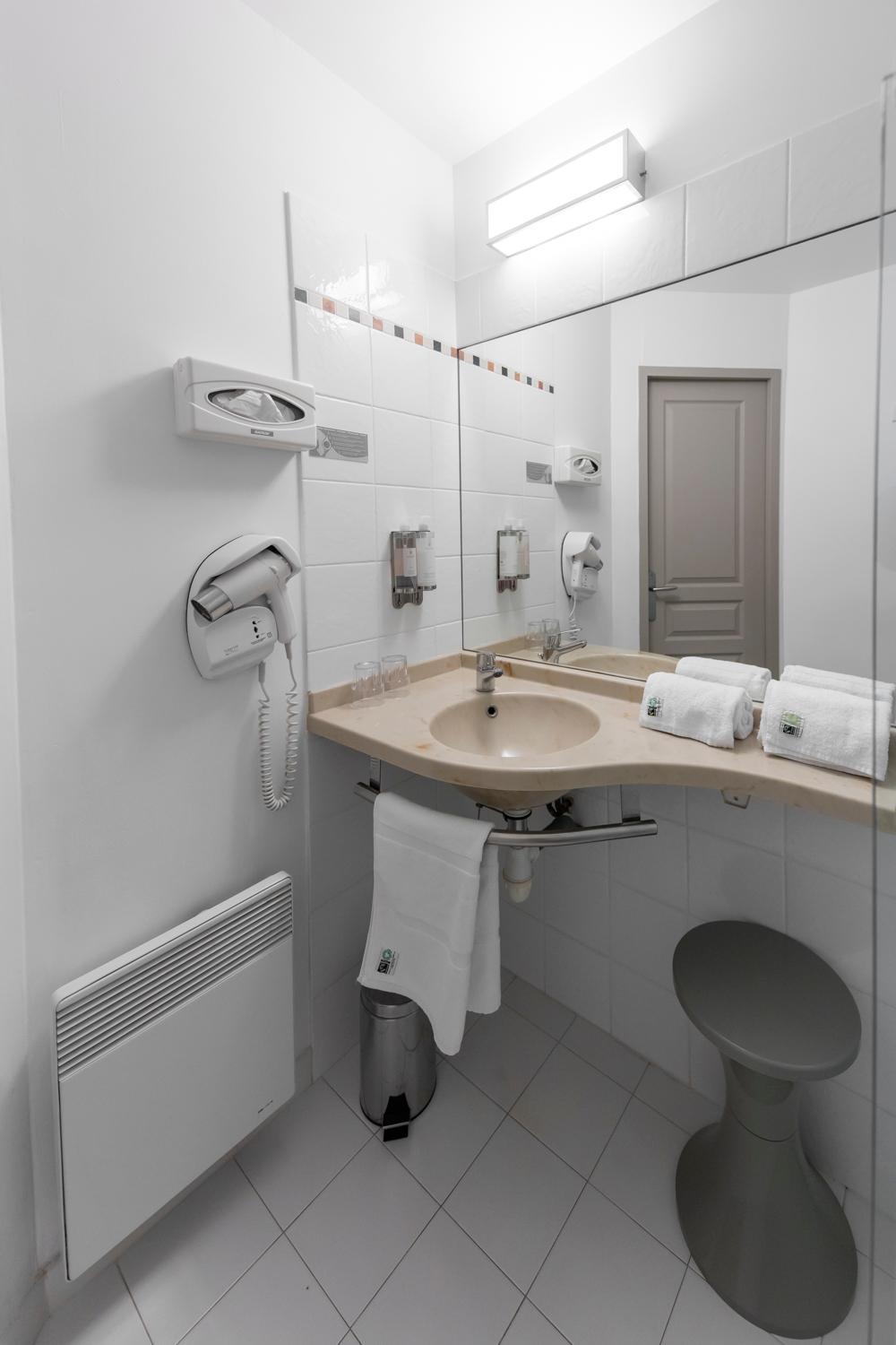 Double Room - Disability Access photo 3