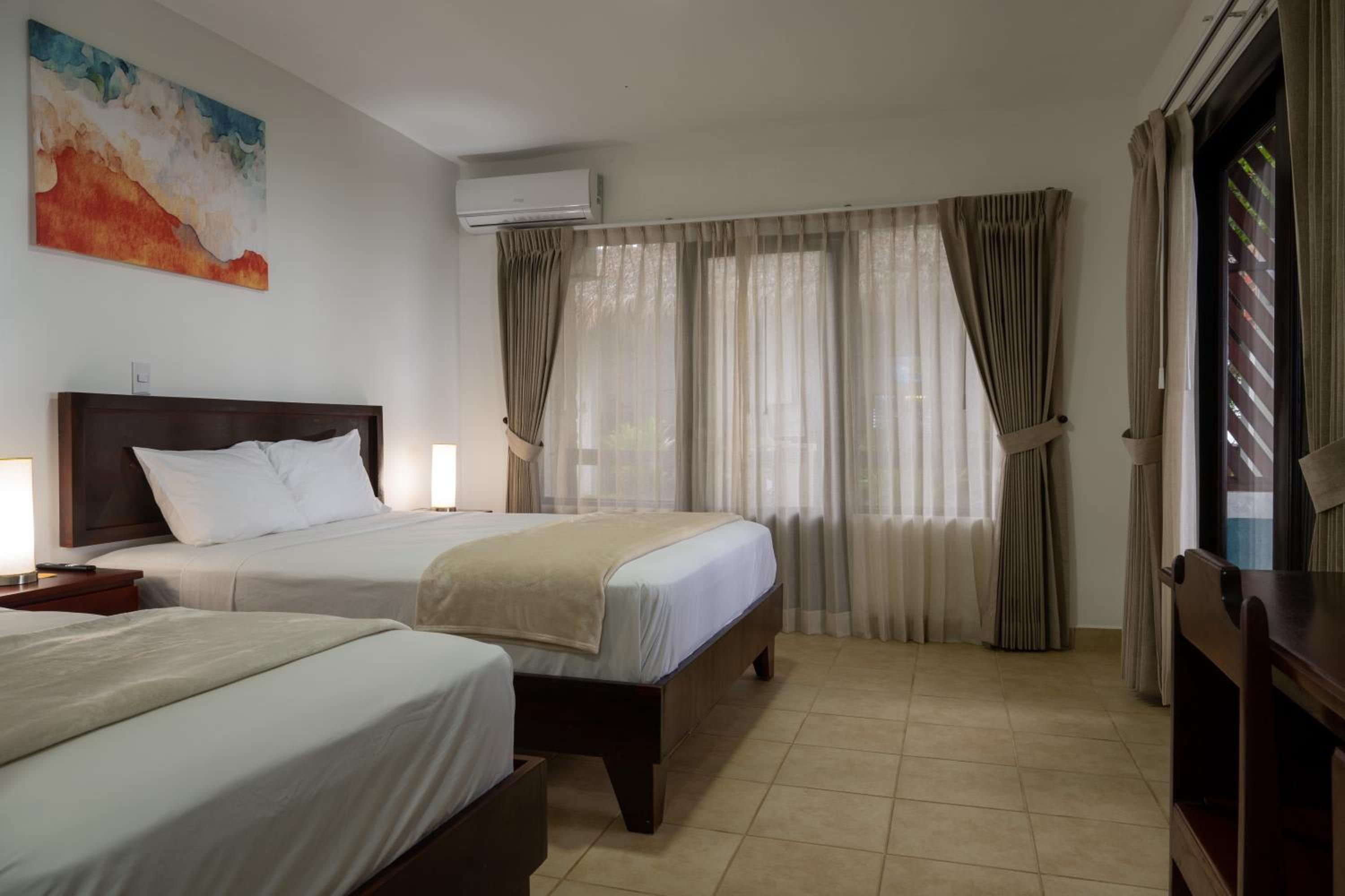 Deluxe Ocean Front 1 Queen Bed + 1 Twin Bed - Photo 5