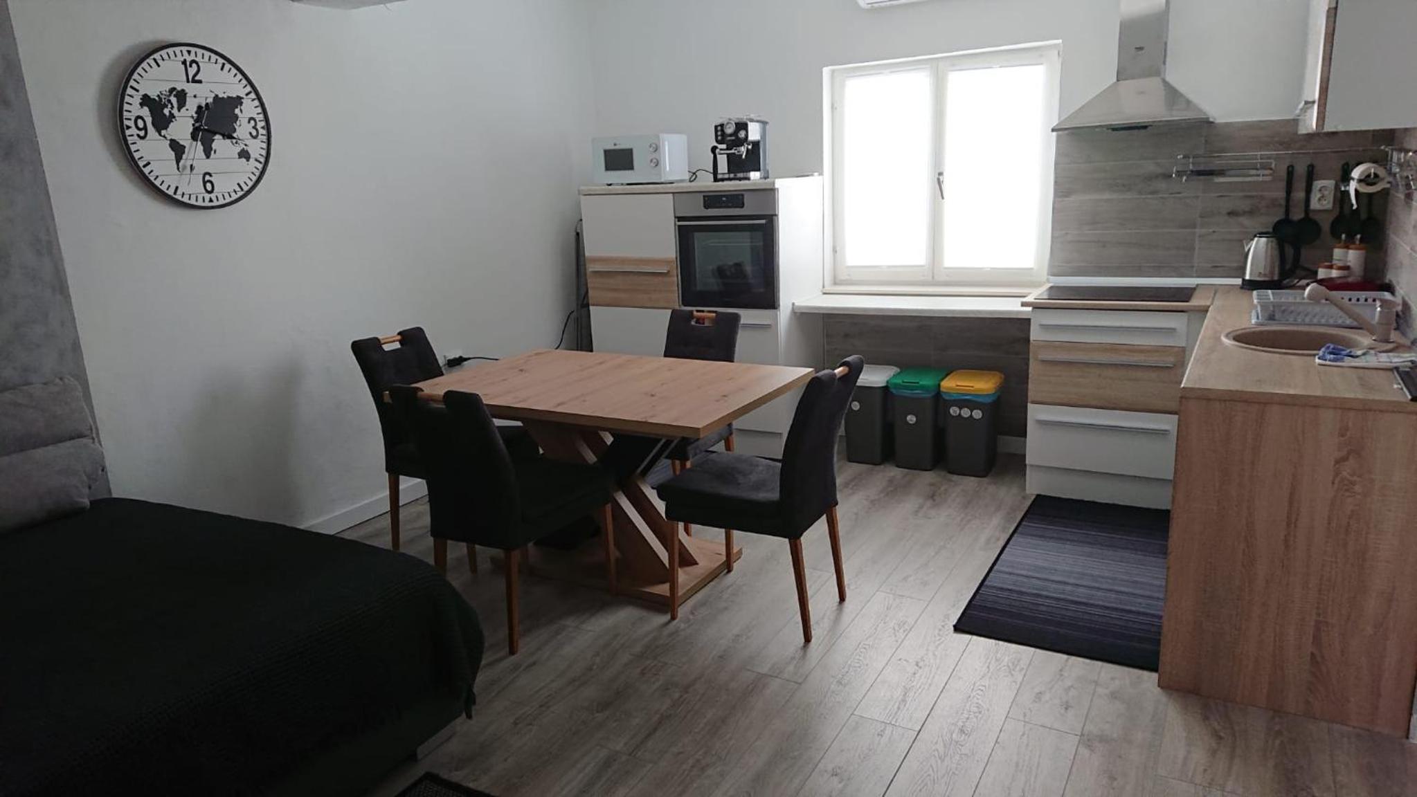 One-Bedroom Apartment photo 2