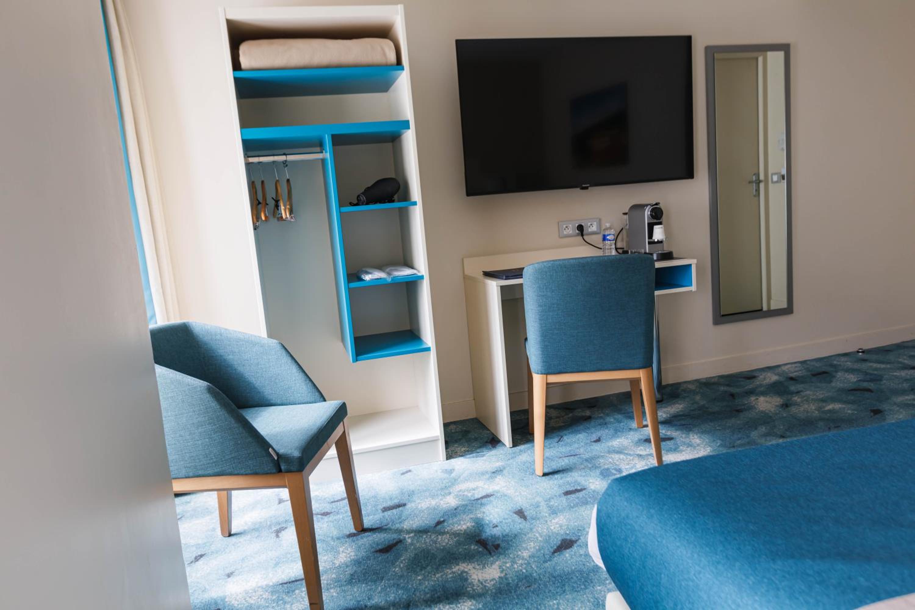 Air-conditioned Superior Double  Room thumbnail 5