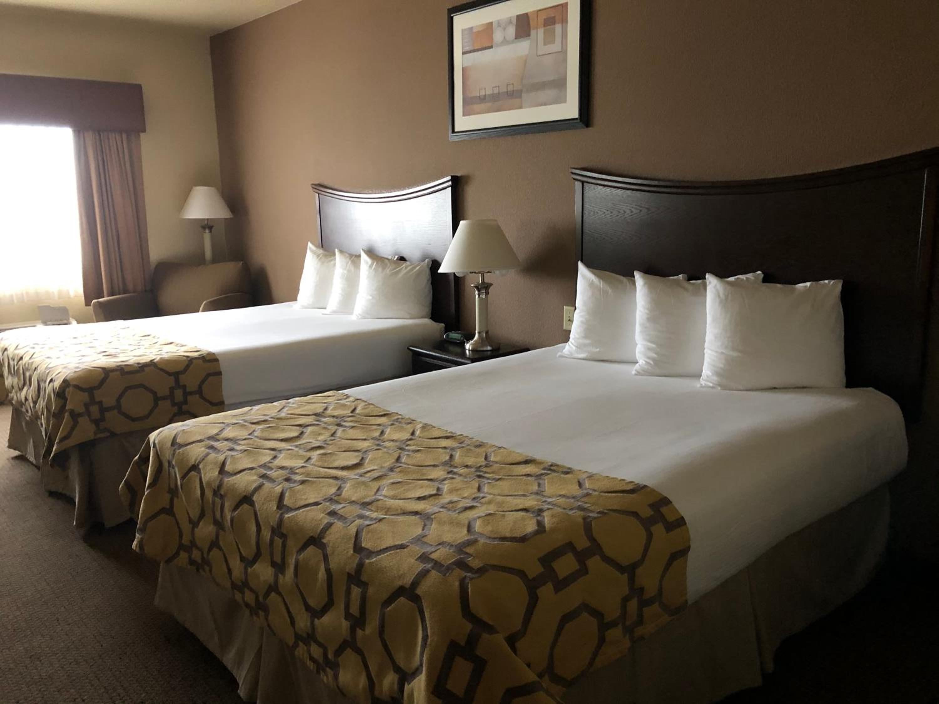 Queen Suite with Two Bedrooms - Non-Smoking - Photo 1