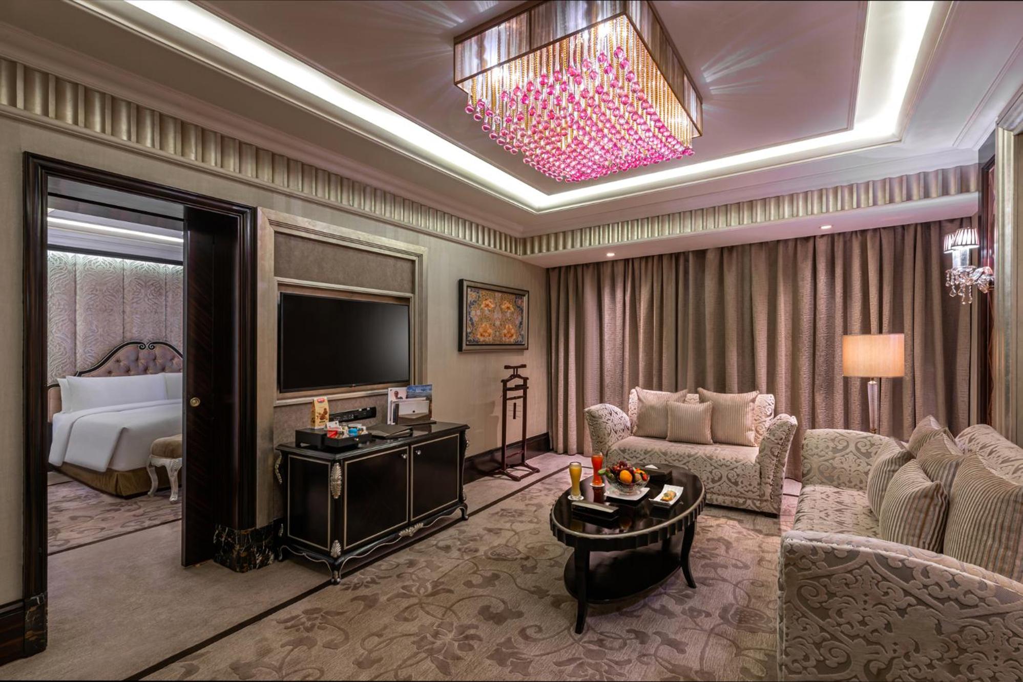 Superior Suite - Photo 5
