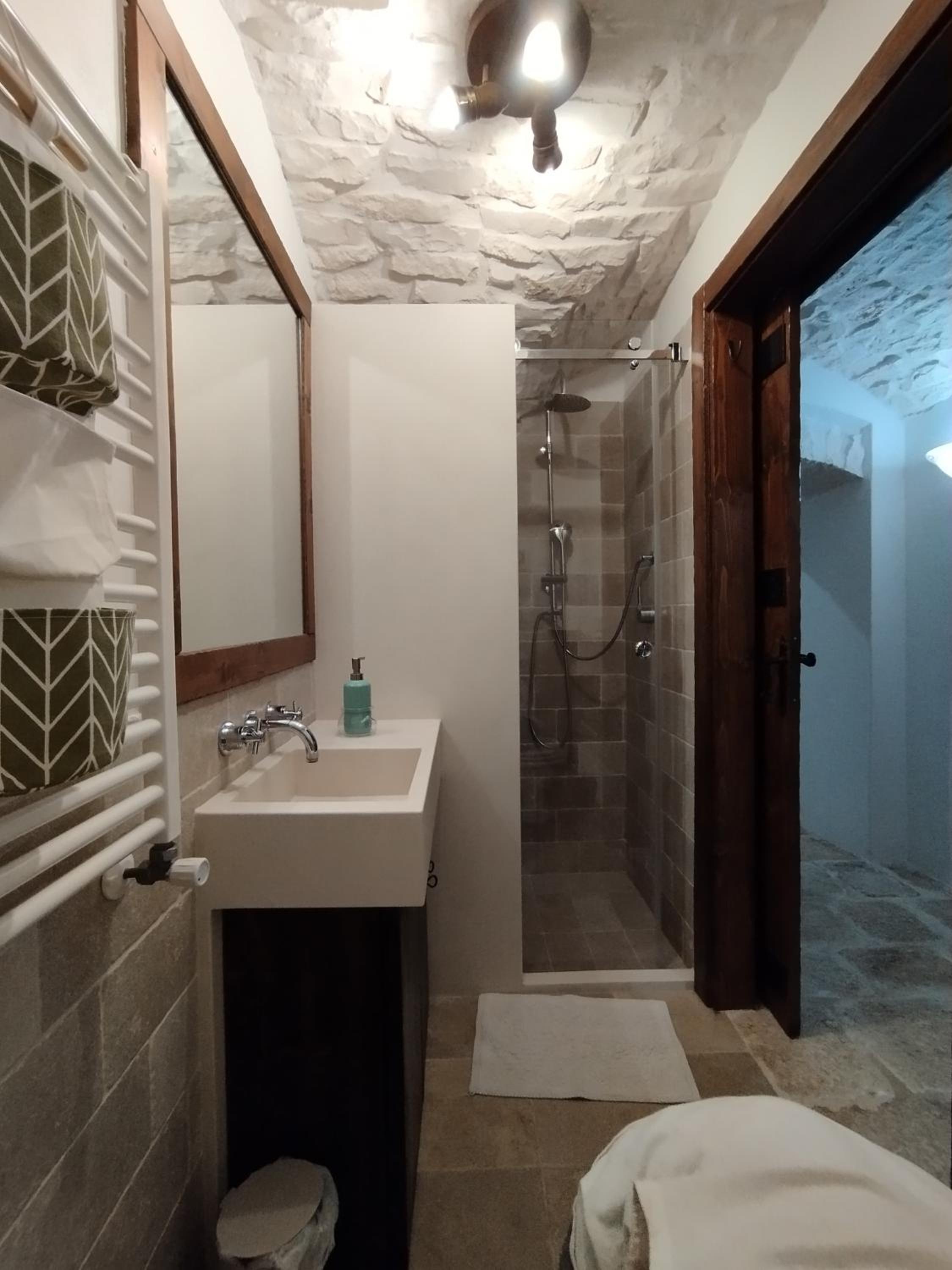 Two-Bedroom House - Photo 41