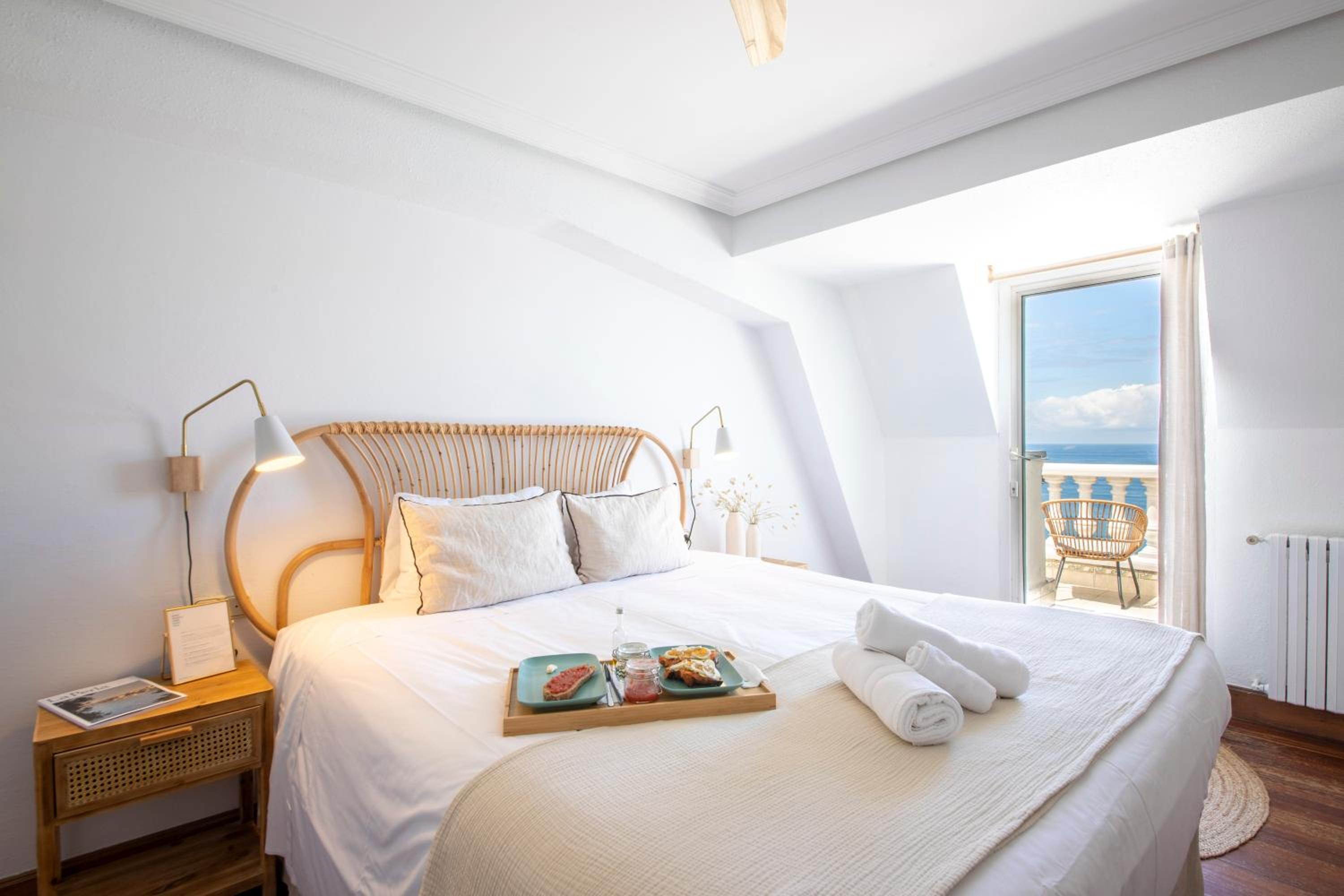 Habitación Doble con Balcón y Vista al Mar