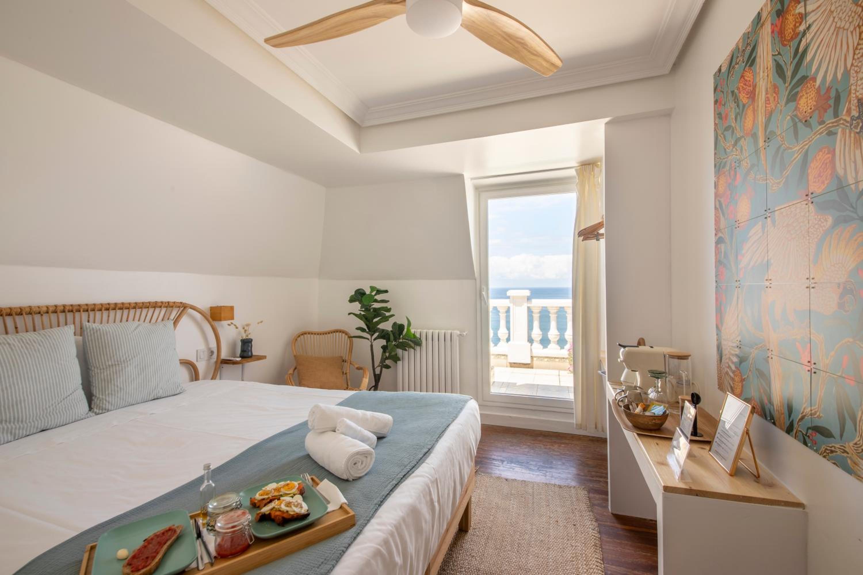 Habitación Doble con Balcón y Vista al Mar