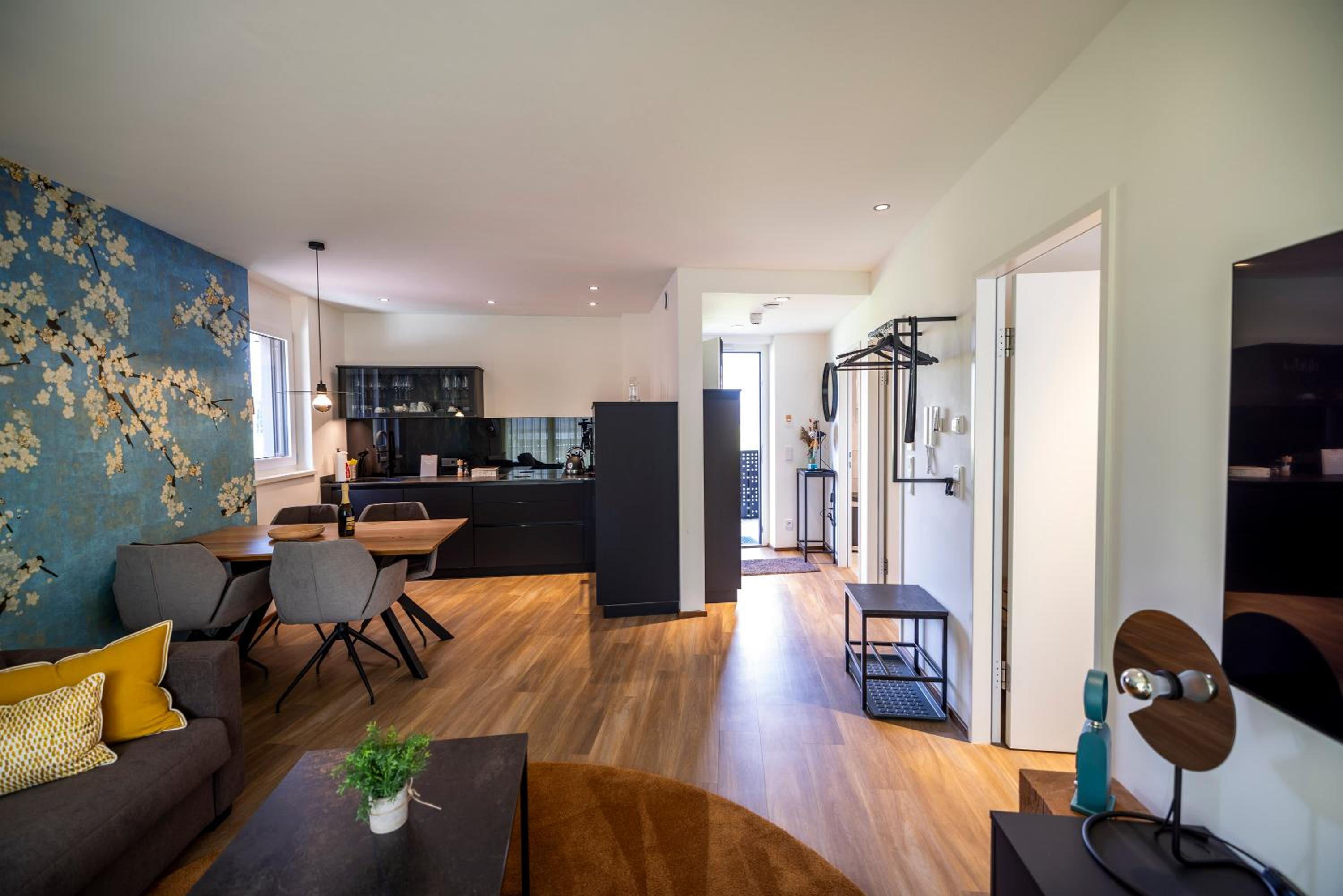 One-Bedroom Apartment photo 1