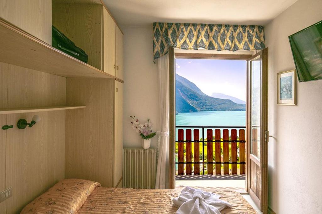 Double Room with Lake View photo 3